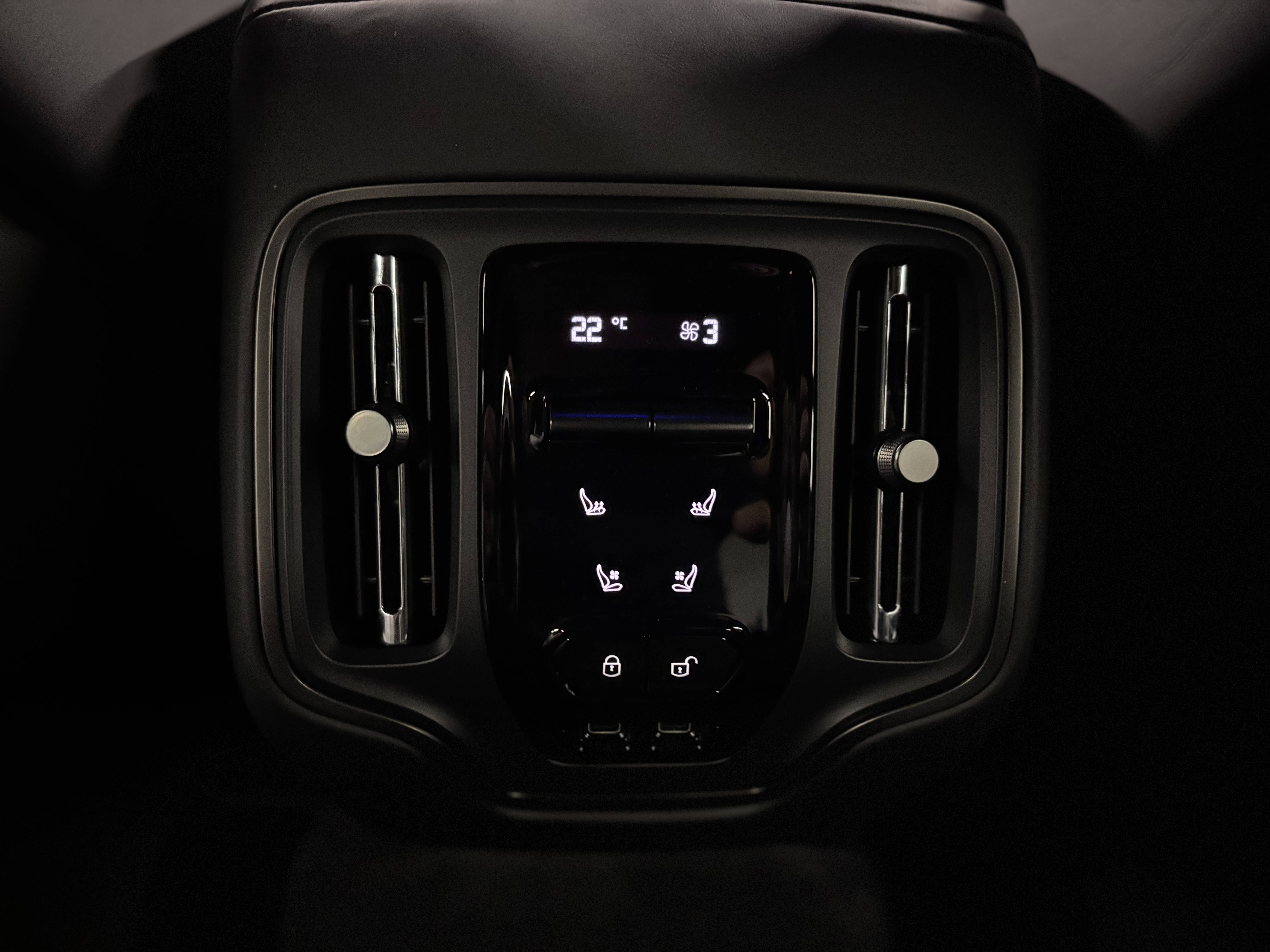 DBX DBX S 4.0 Biturbo V8 727 ch &mdash; 12