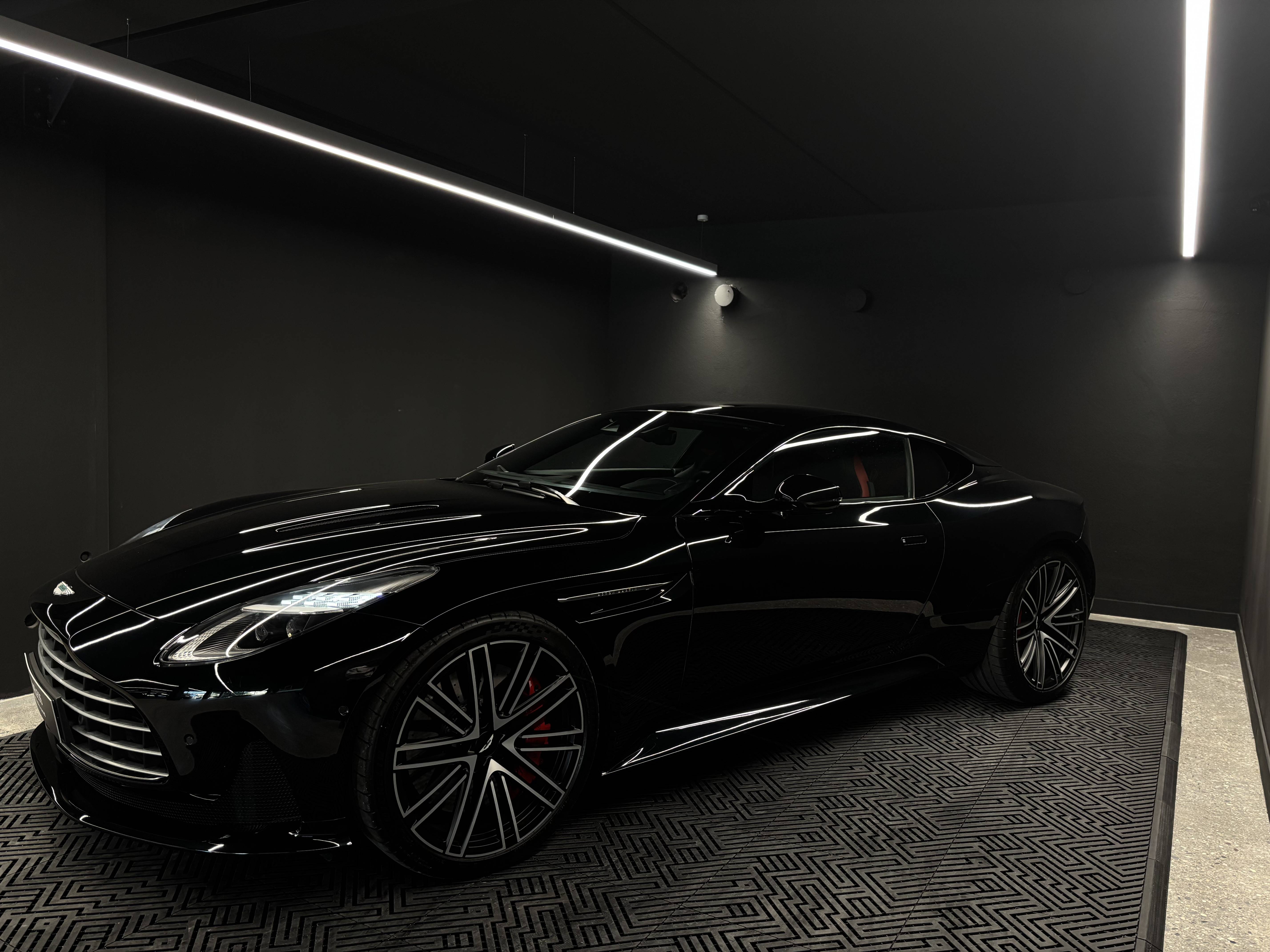 DB11 COUPE DB12 Coup&eacute; 4.0 Biturbo V8