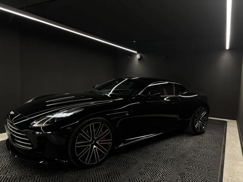 Aston Martin-DB11 COUPE-DB12 Coupé 4.0 Biturbo V8 Aston Martin-DB11 COUPE-d'occasion chez Aston Martin Cannes