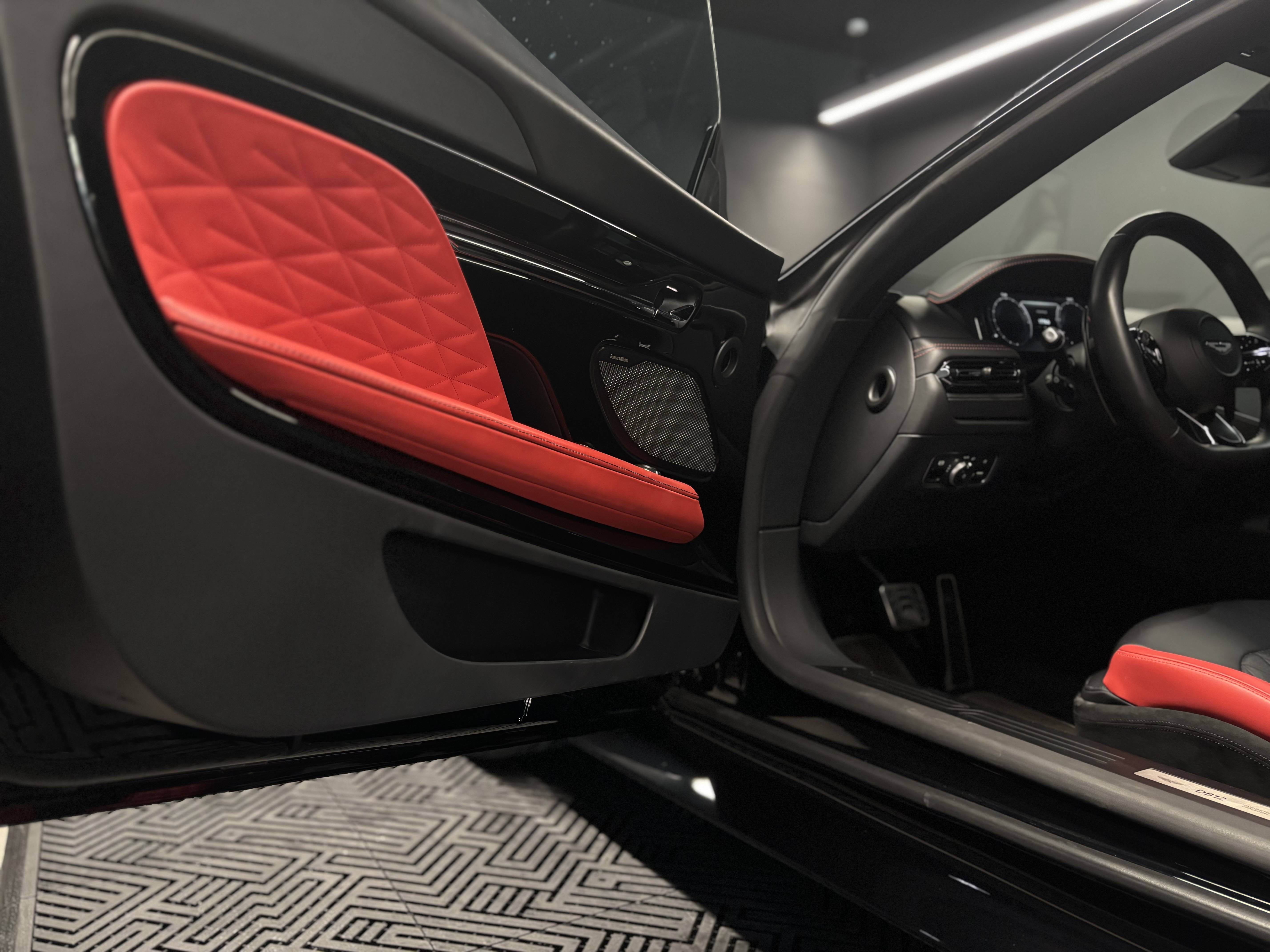 DB11 COUPE DB12 Coup&eacute; 4.0 Biturbo V8 &mdash; 3