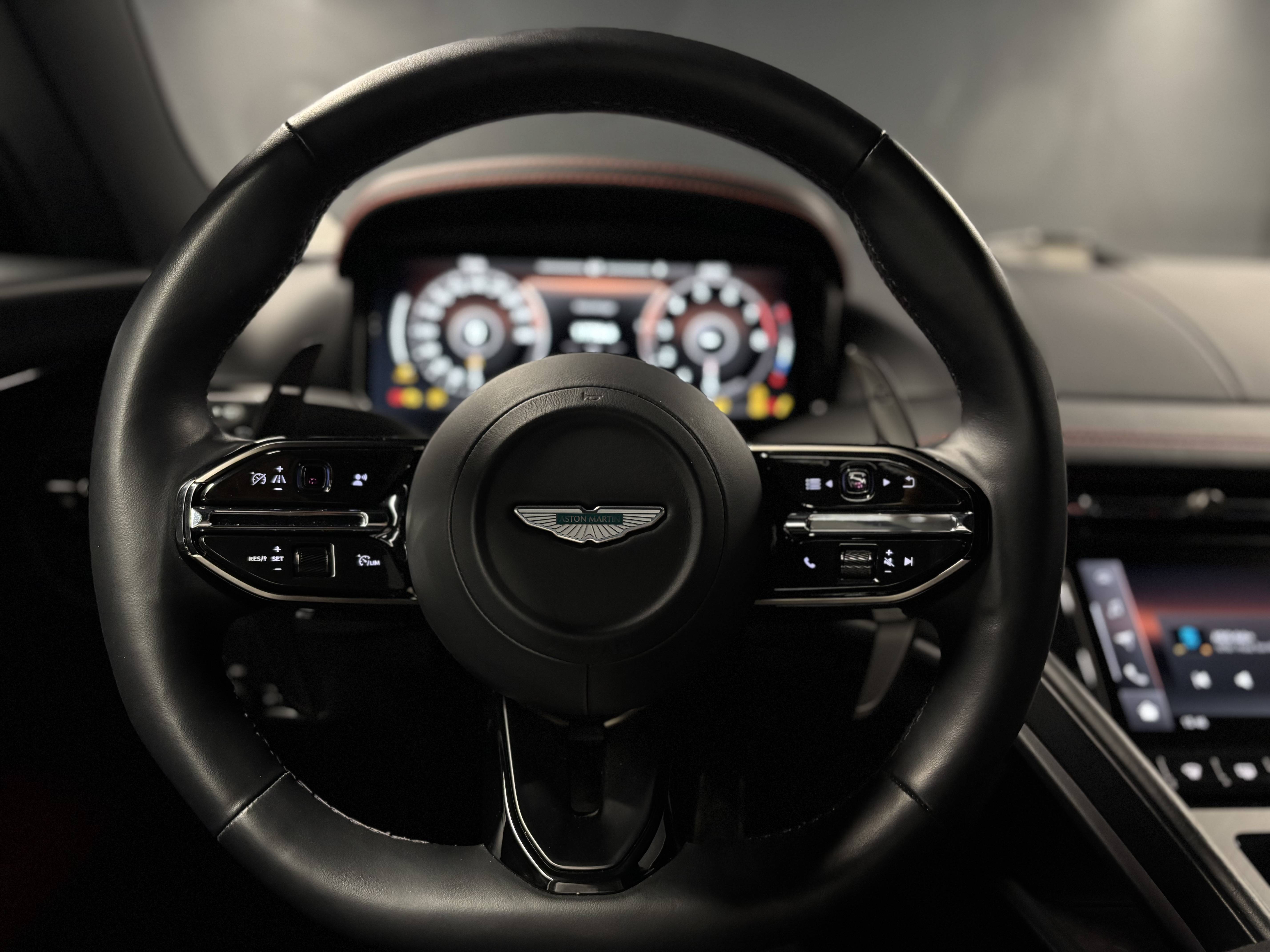DB11 COUPE DB12 Coup&eacute; 4.0 Biturbo V8 &mdash; 5