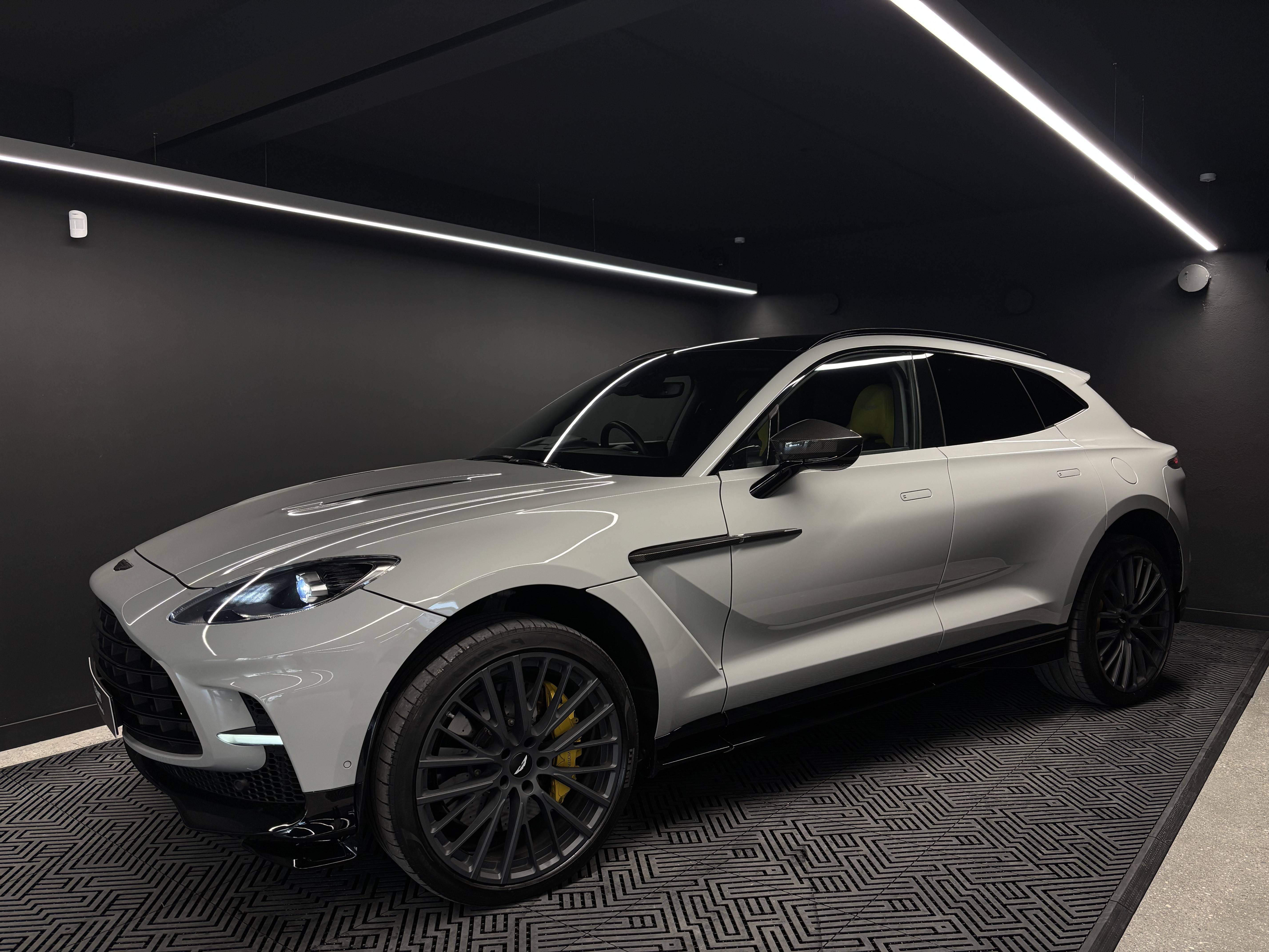 DBX707 DBX707 4.0 Biturbo V8