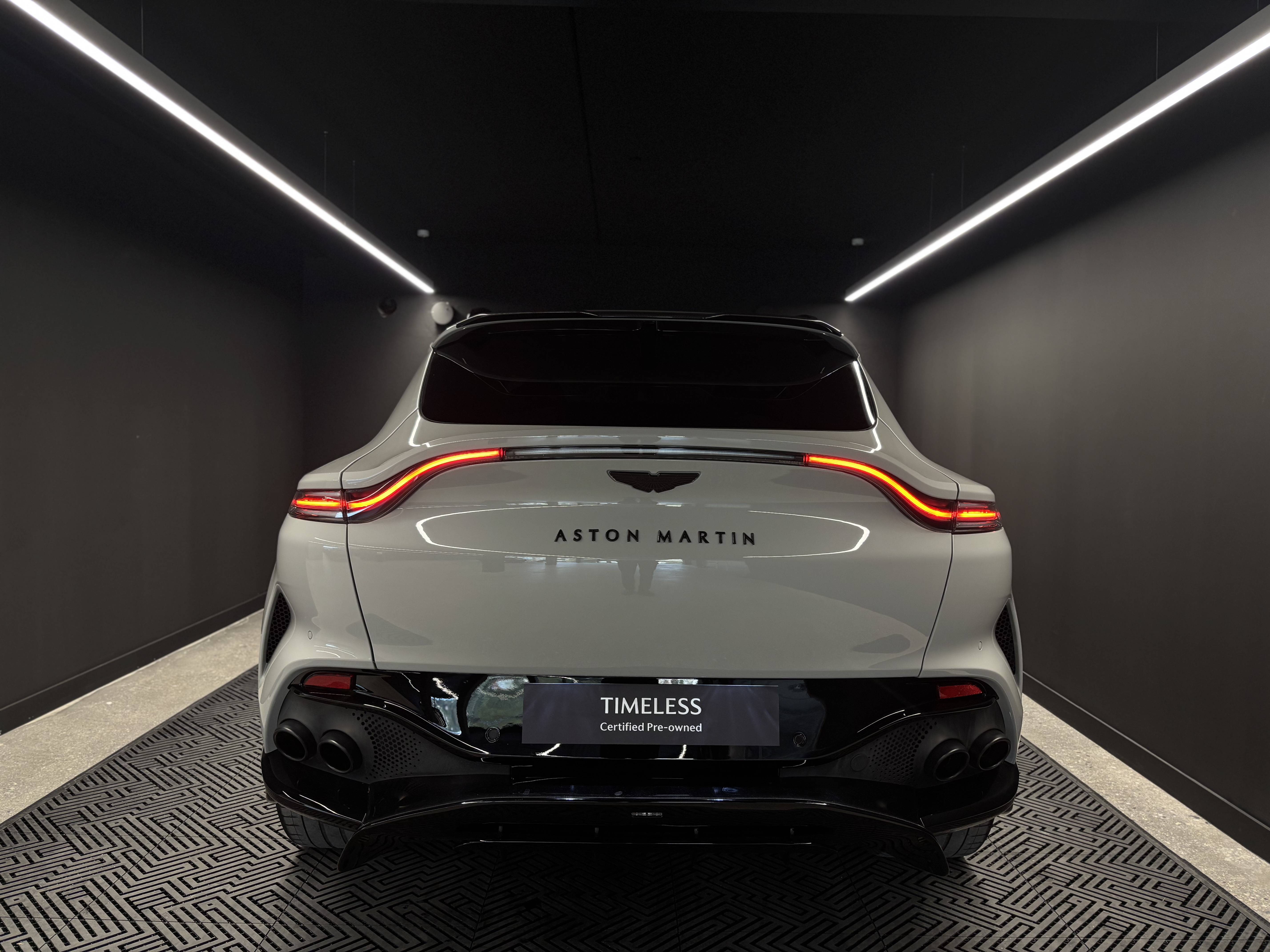 DBX707 DBX707 4.0 Biturbo V8 &mdash; 9