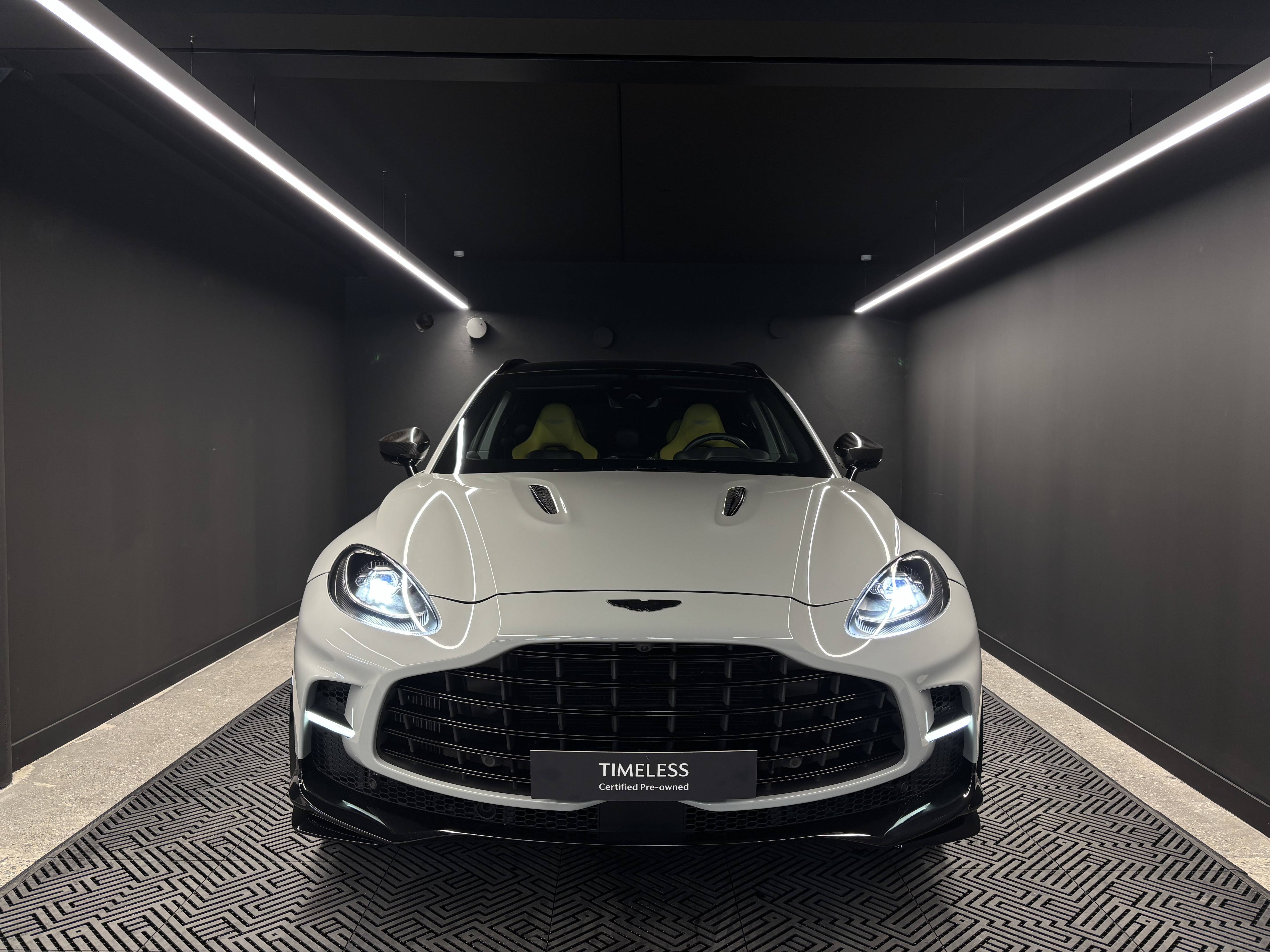 DBX707 DBX707 4.0 Biturbo V8 &mdash; 12