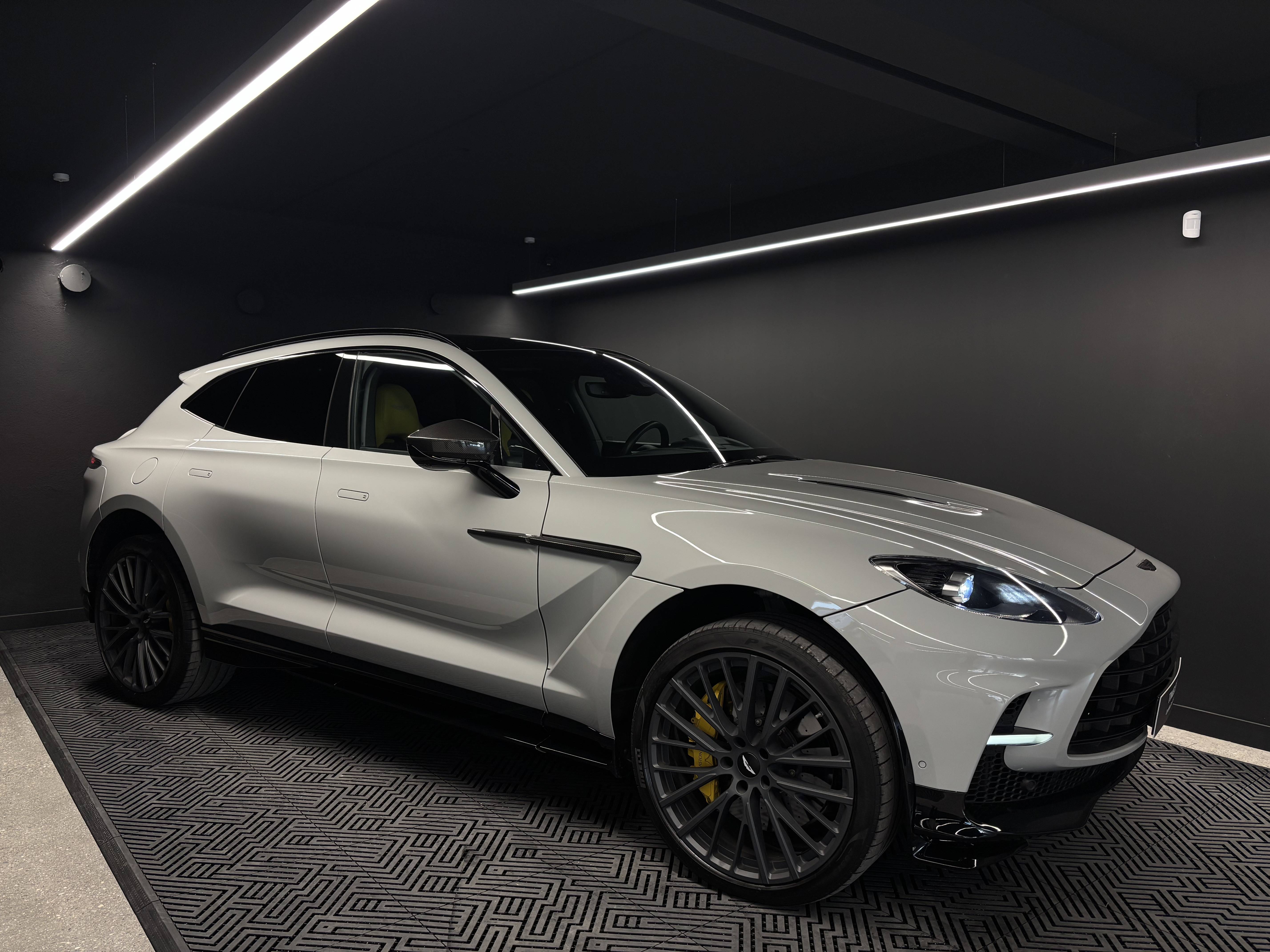 DBX707 DBX707 4.0 Biturbo V8 &mdash; 15