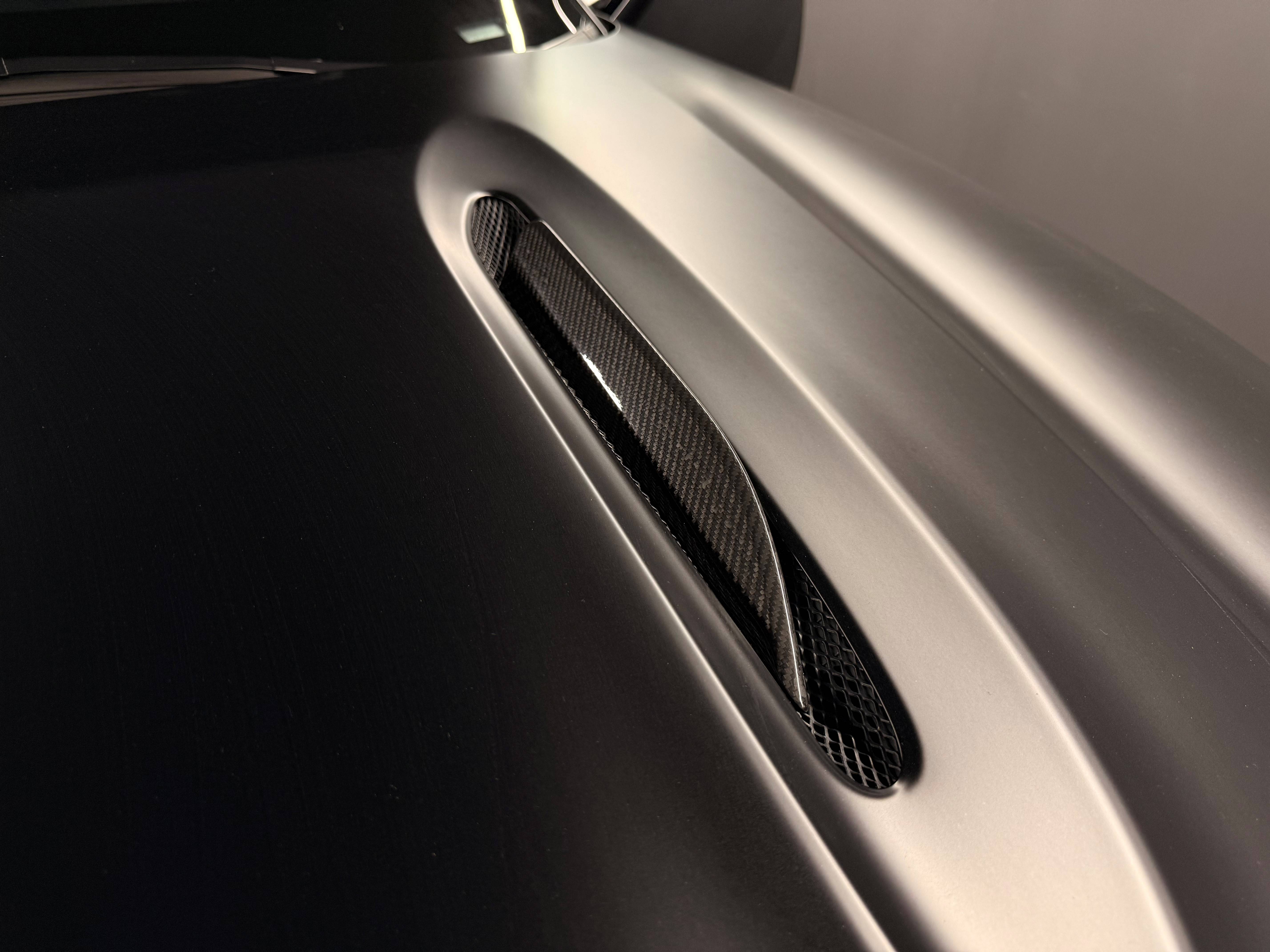 DBX707 DBX707 4.0 Biturbo V8 &mdash; 7