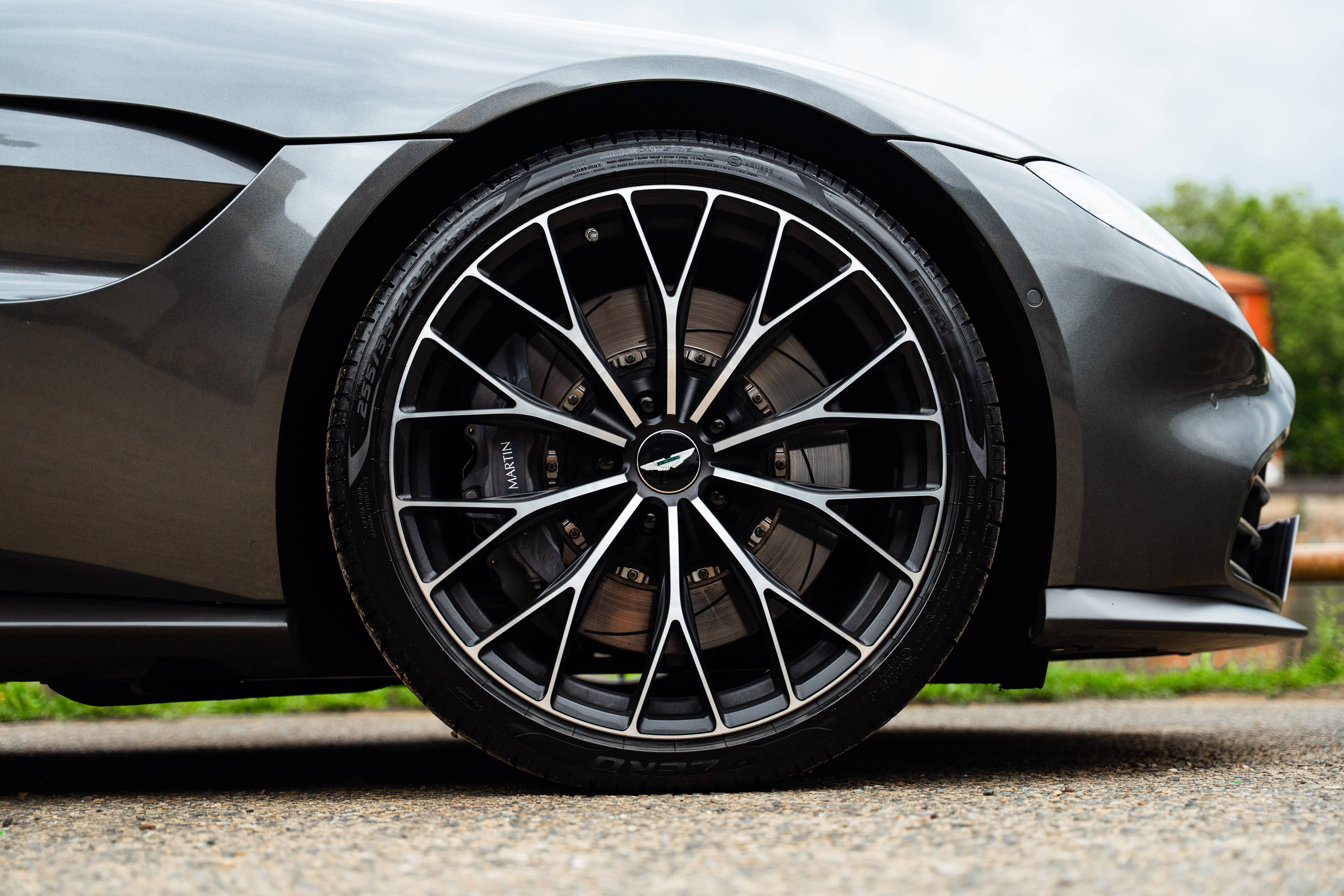 VANTAGE ROADSTER Vantage Roadster 4.0 Biturbo V8 510 ch BVA8 &mdash; 8