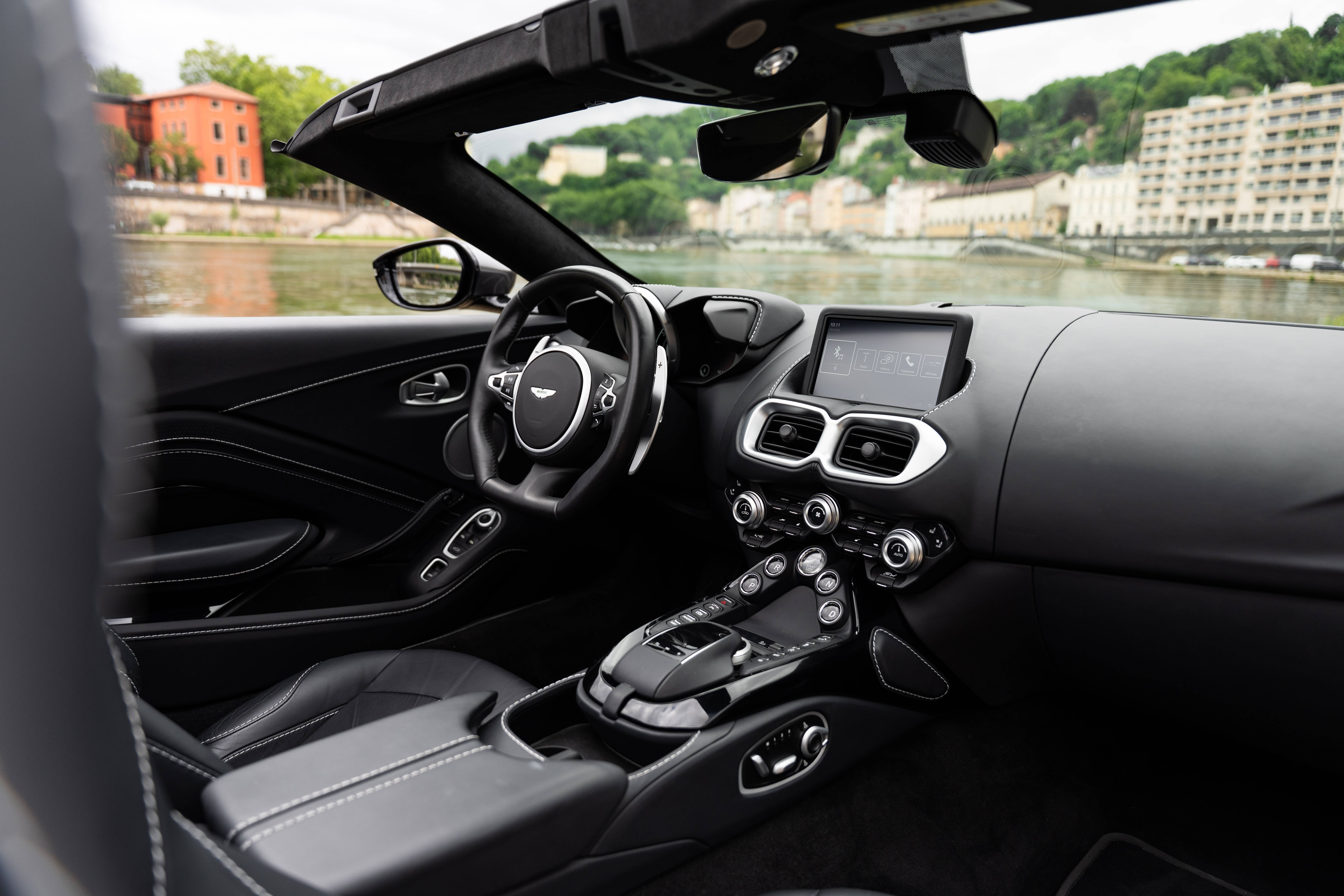 VANTAGE ROADSTER Vantage Roadster 4.0 Biturbo V8 510 ch BVA8 &mdash; 17