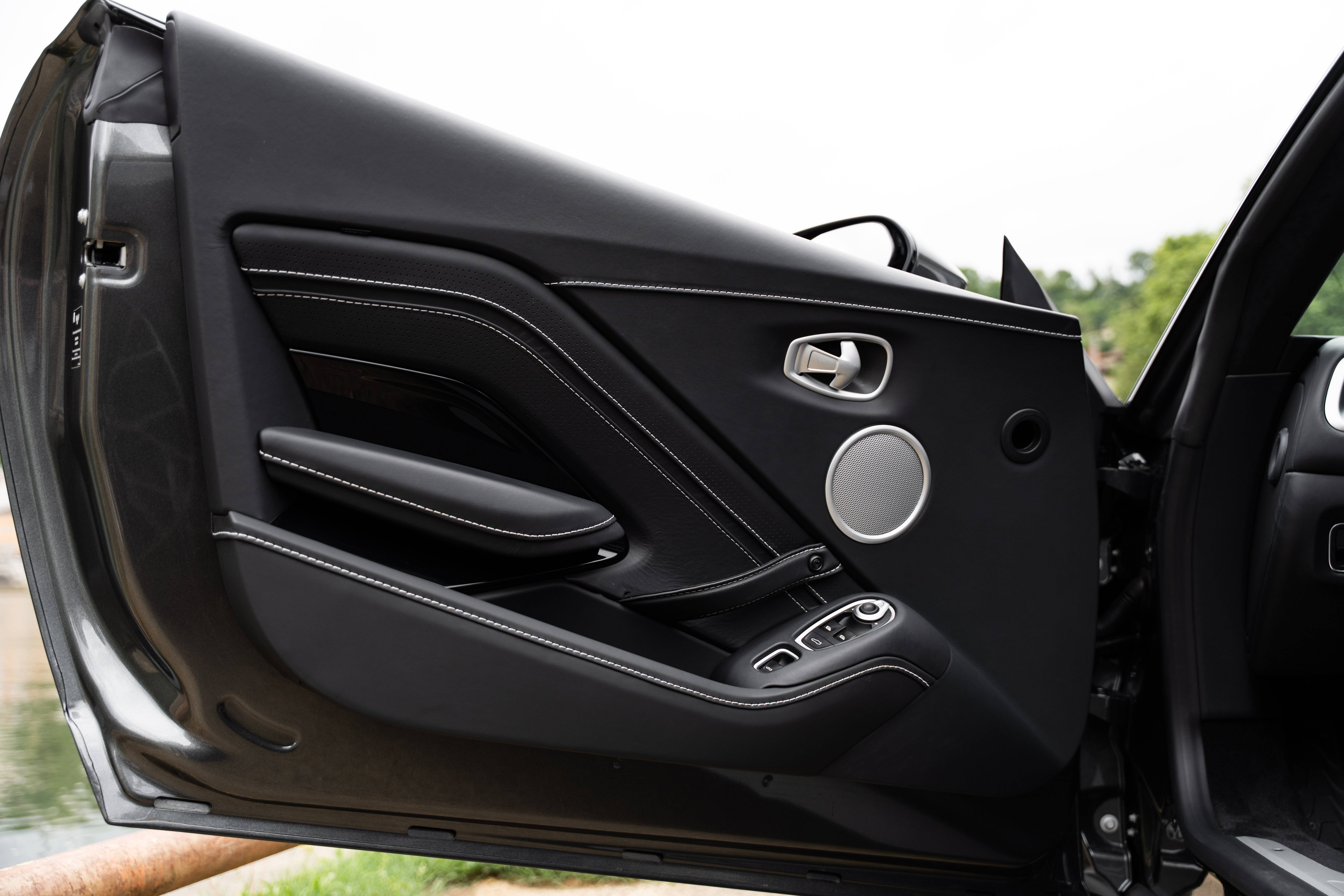 VANTAGE ROADSTER Vantage Roadster 4.0 Biturbo V8 510 ch BVA8 &mdash; 20