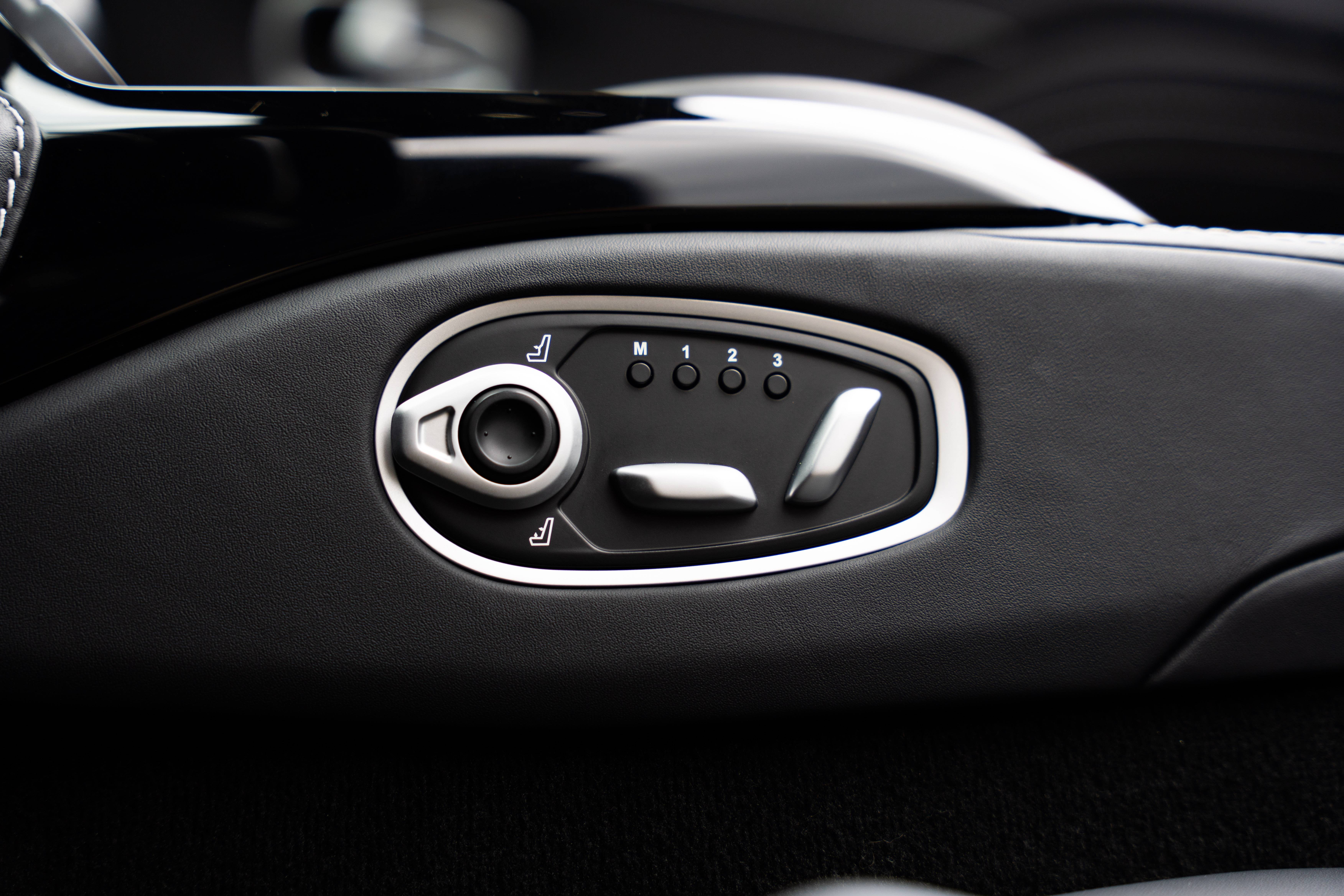VANTAGE ROADSTER Vantage Roadster 4.0 Biturbo V8 510 ch BVA8 &mdash; 21