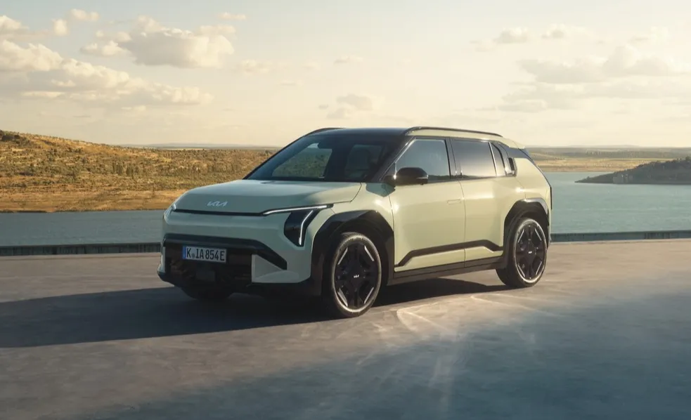 Kia EV3 GT-Line 2025 : trois quarts avant droit statique