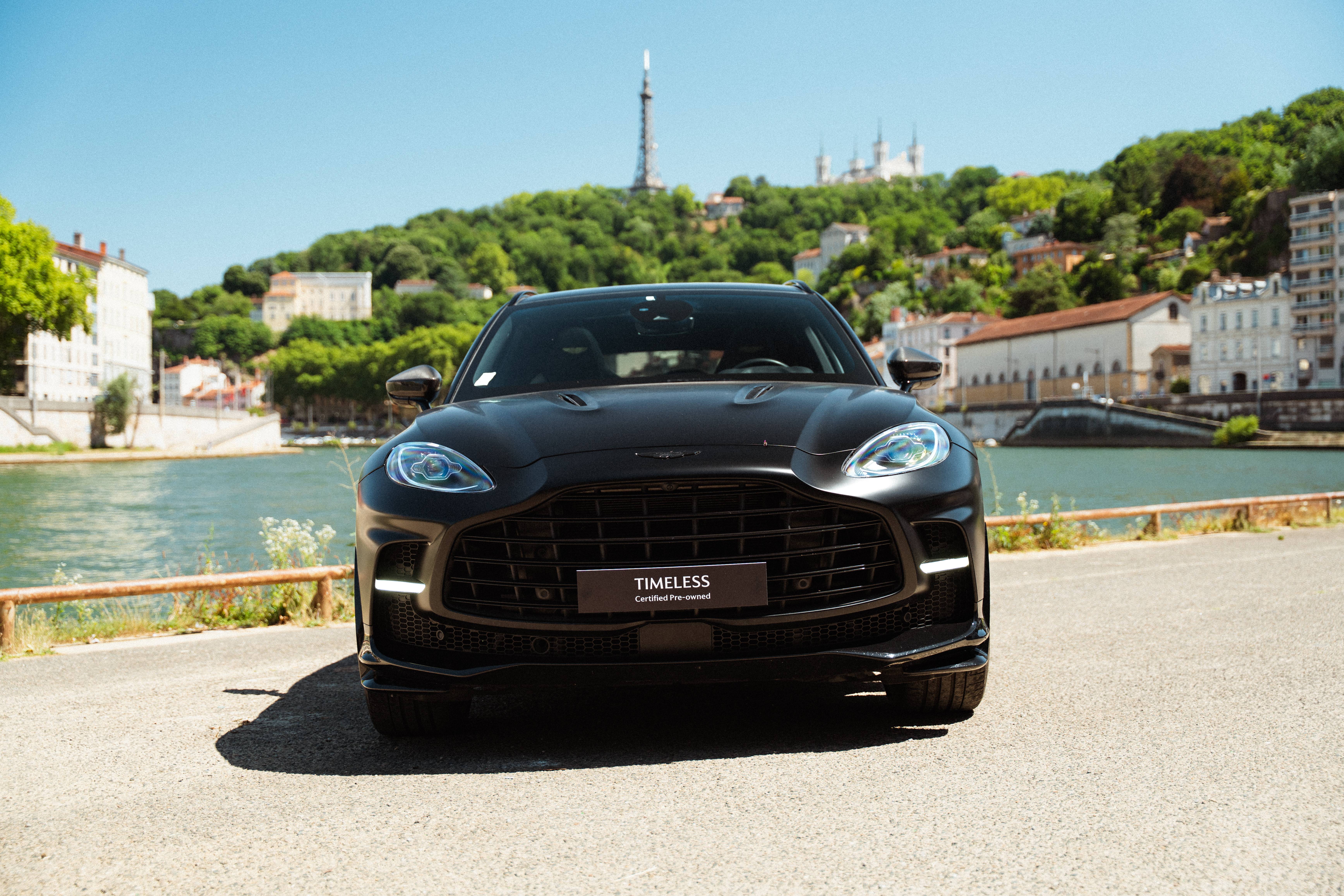 DBX707 DBX707 4.0 Biturbo V8 &mdash; 4