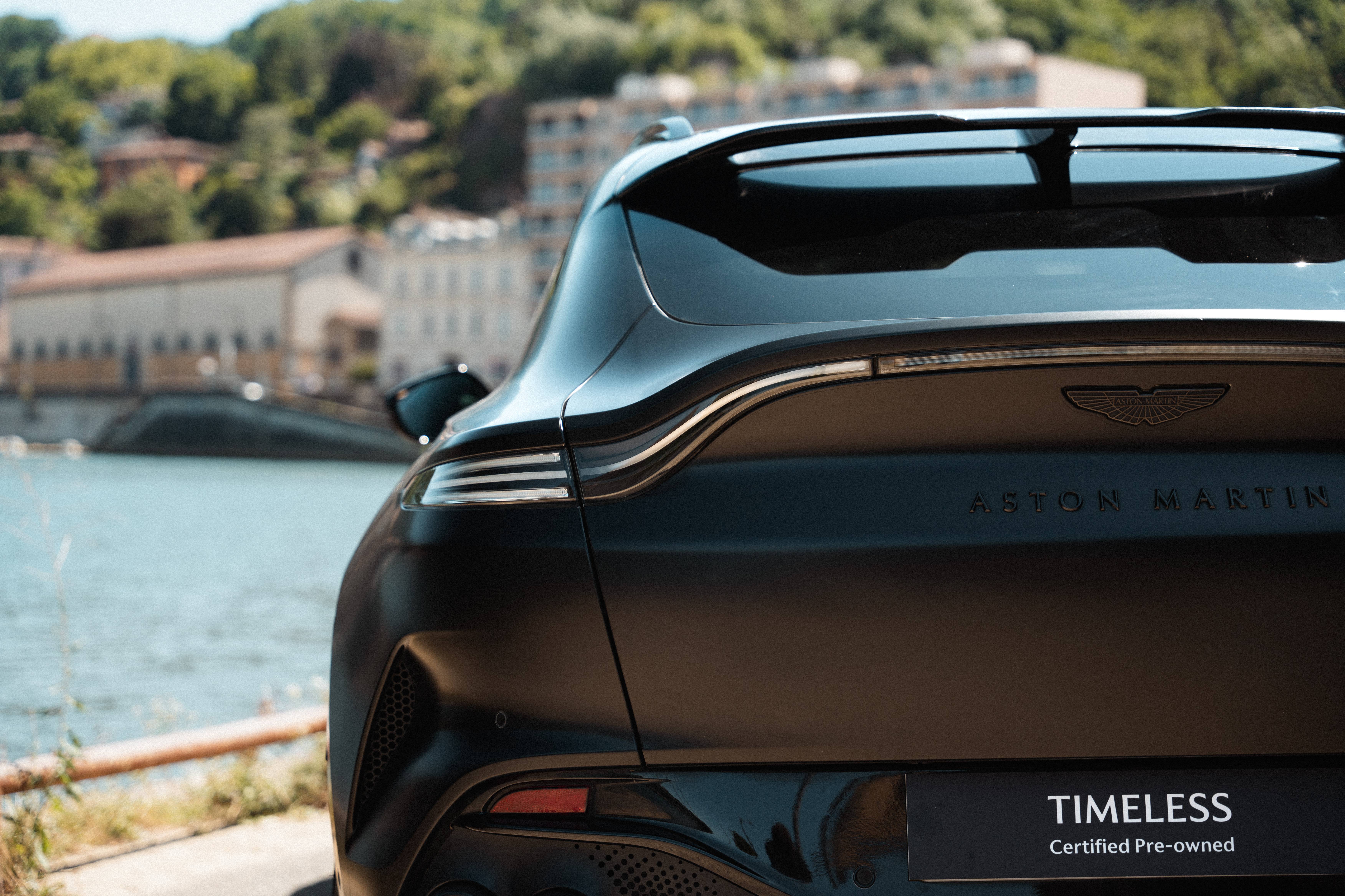 DBX707 DBX707 4.0 Biturbo V8 &mdash; 7