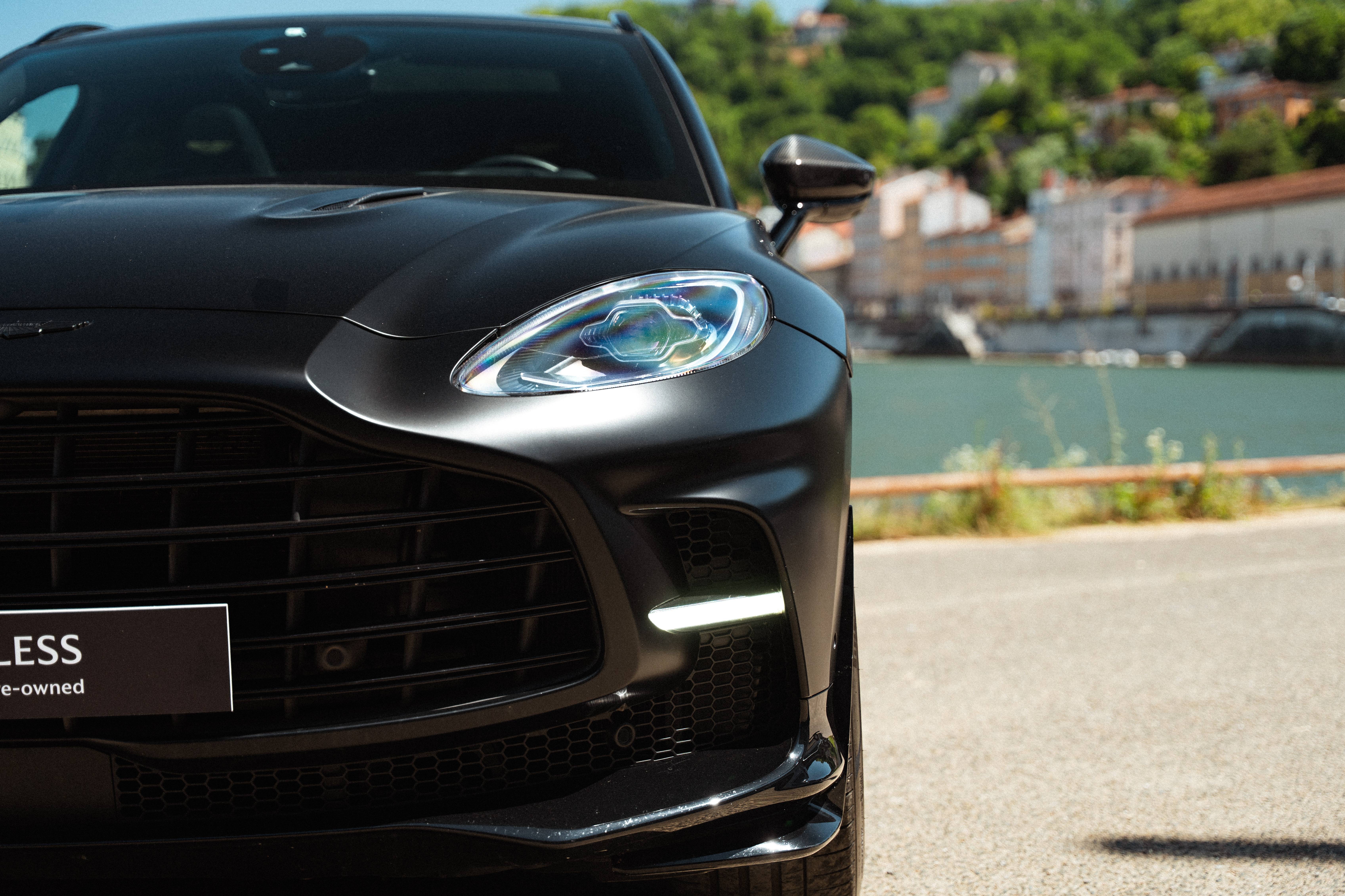 DBX707 DBX707 4.0 Biturbo V8 &mdash; 10