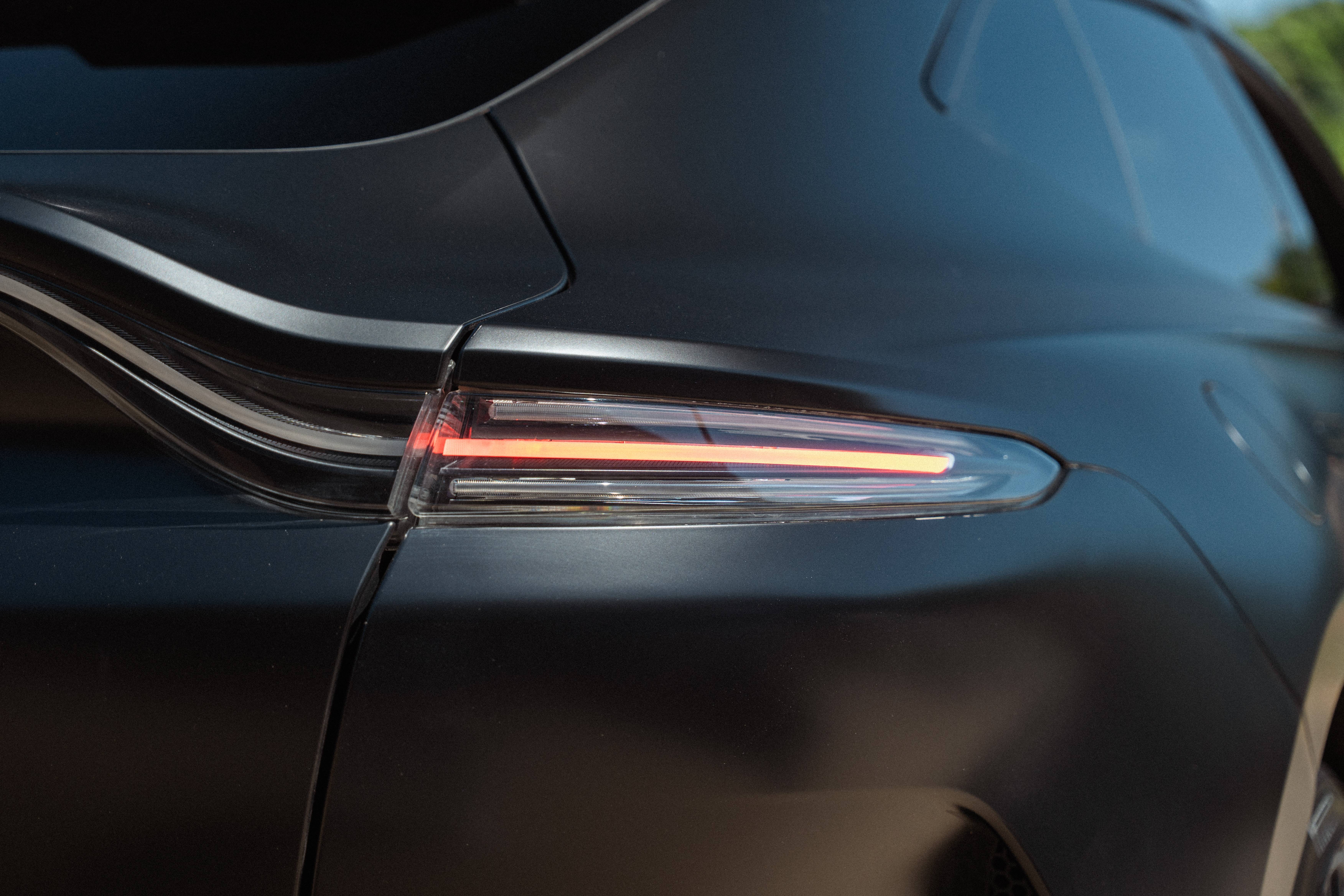 DBX707 DBX707 4.0 Biturbo V8 &mdash; 13