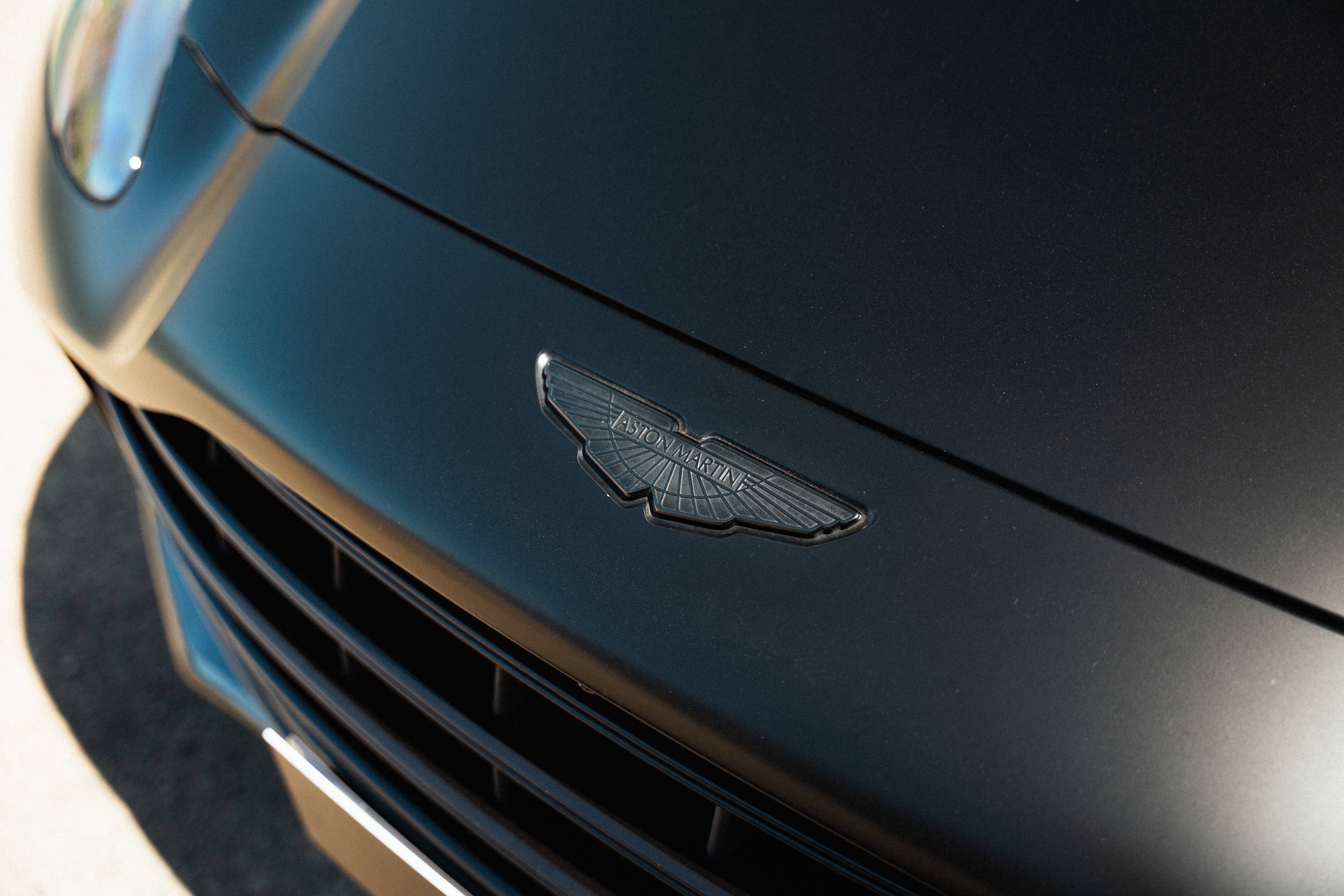 DBX707 DBX707 4.0 Biturbo V8 &mdash; 15