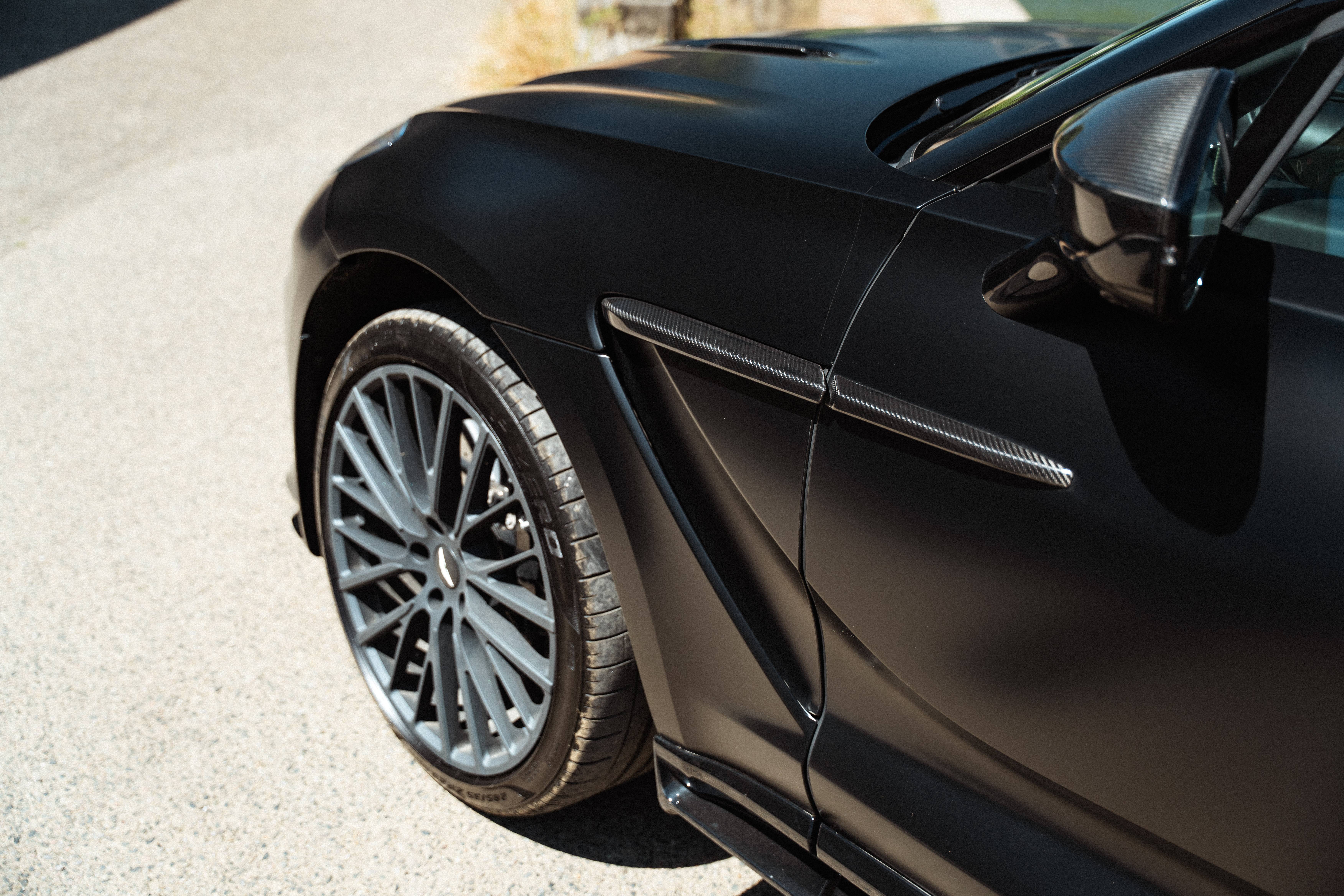 DBX707 DBX707 4.0 Biturbo V8 &mdash; 16