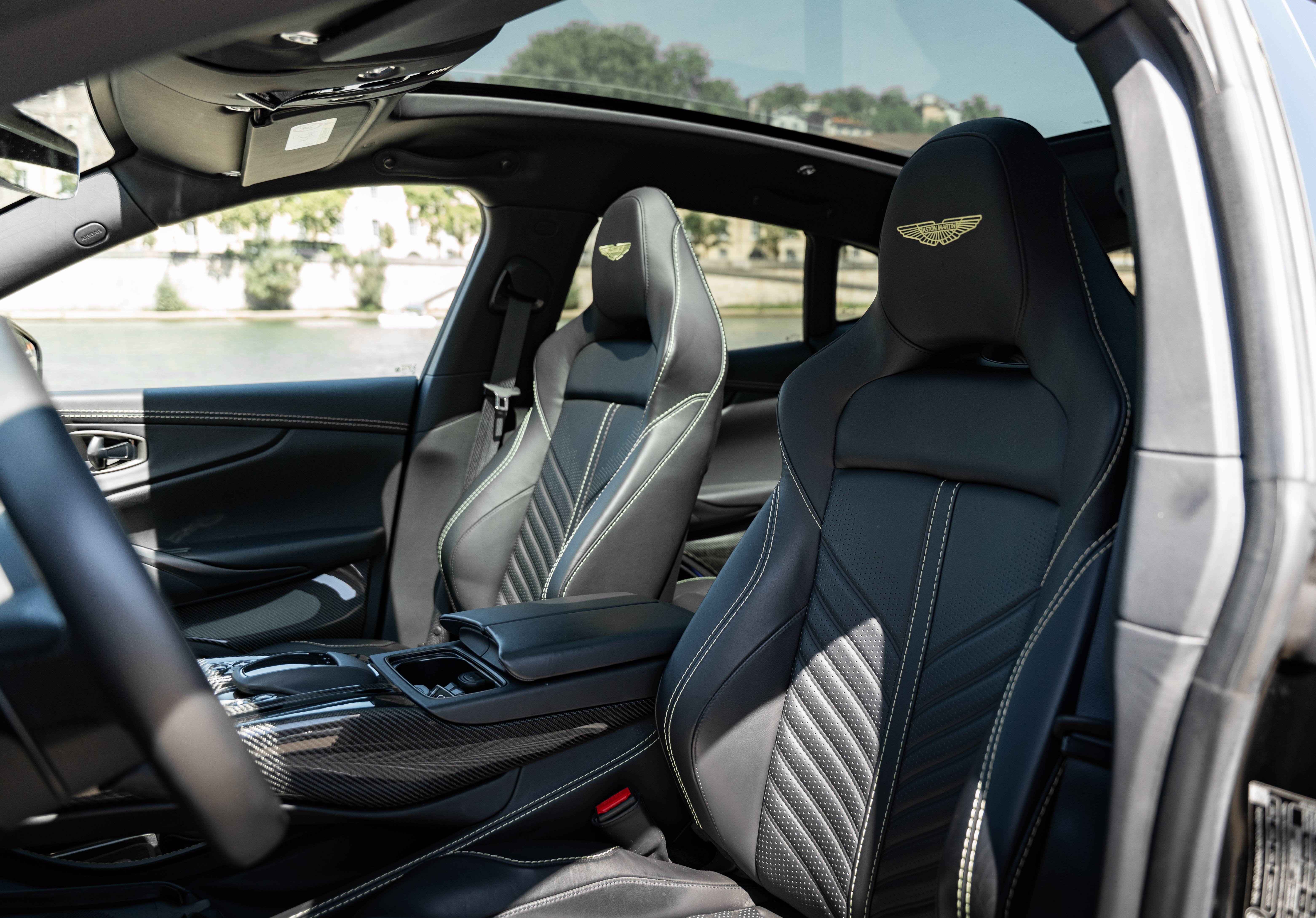 DBX707 DBX707 4.0 Biturbo V8 &mdash; 17