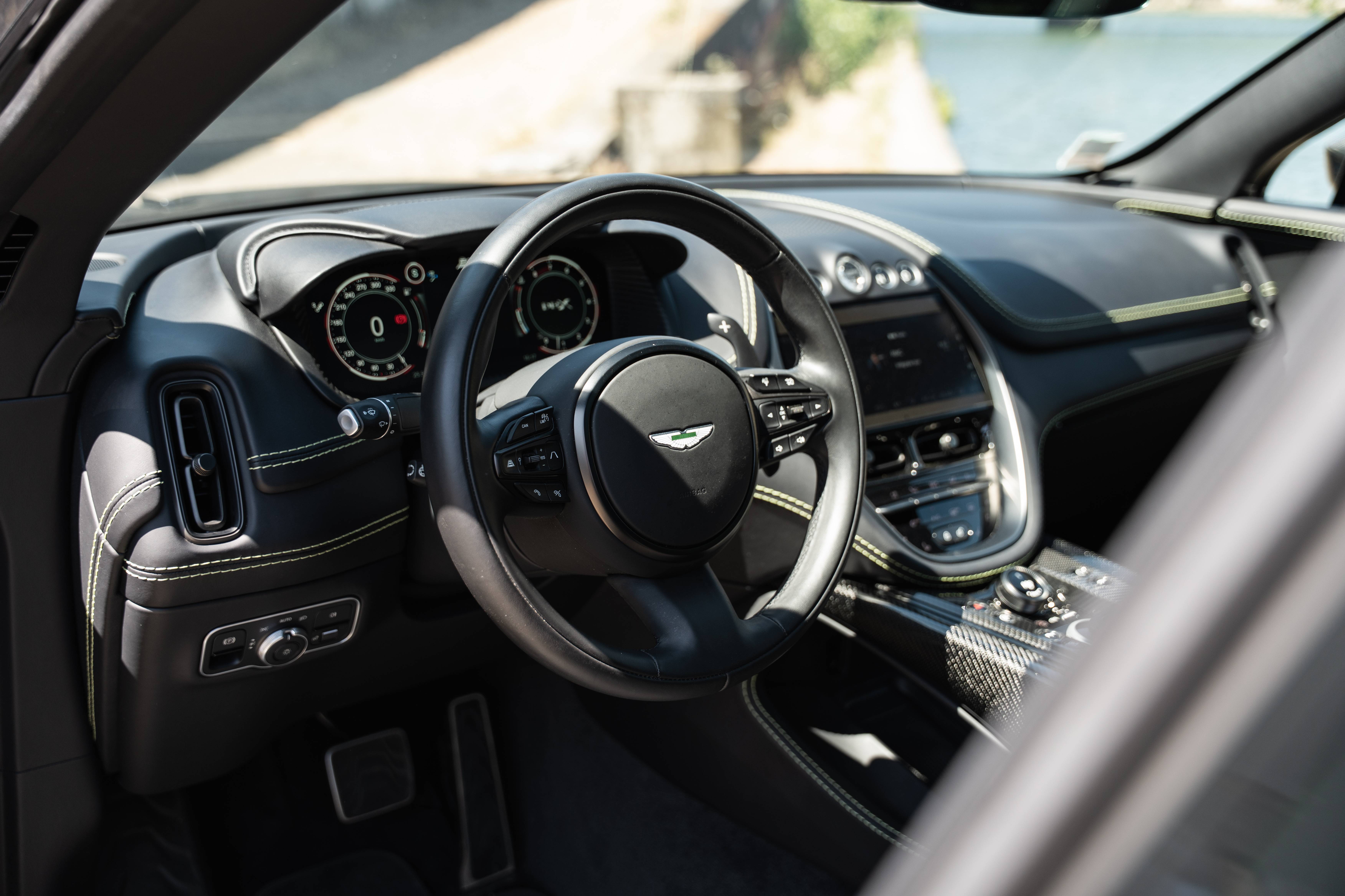 DBX707 DBX707 4.0 Biturbo V8 &mdash; 18
