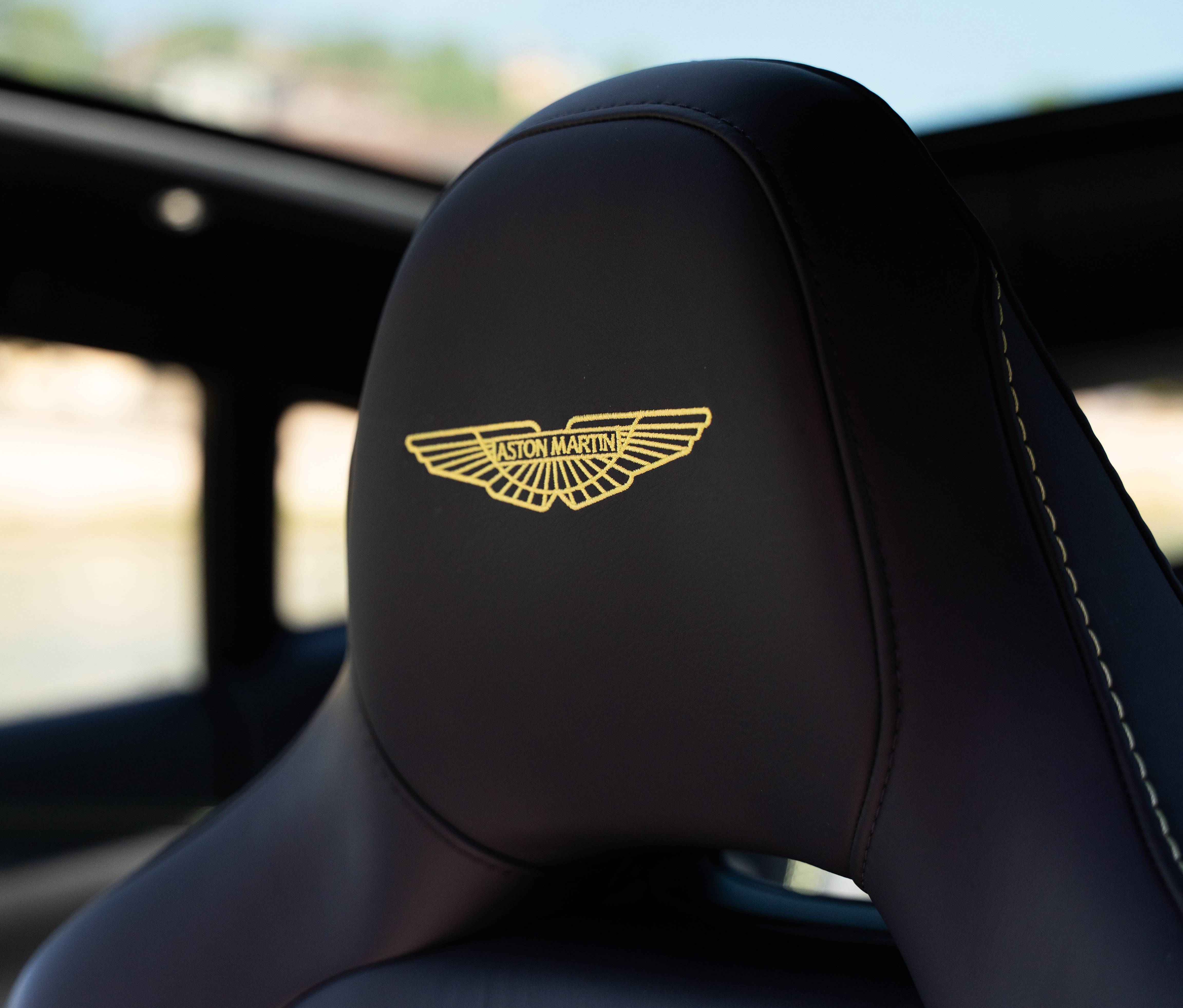 DBX707 DBX707 4.0 Biturbo V8 &mdash; 21