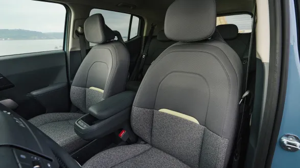 Kia EV2 2026 : sièges avant