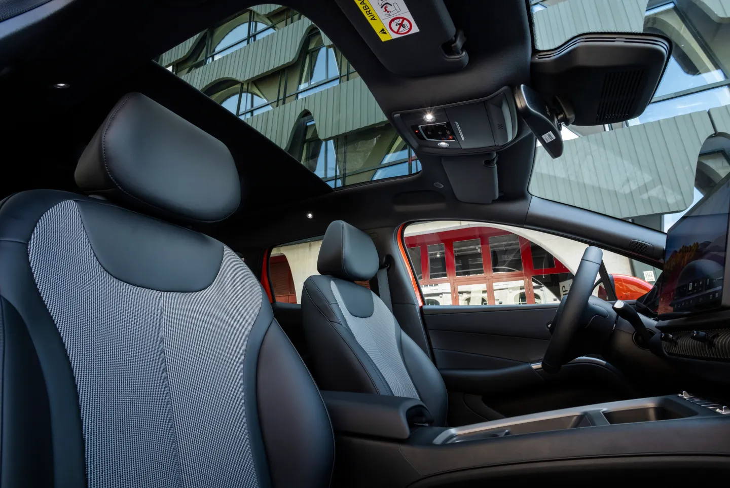 BYD Dolphin G : Sièges avant
