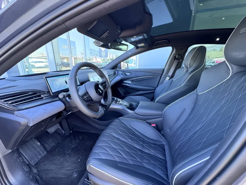 Image secondaire du véhicule 4