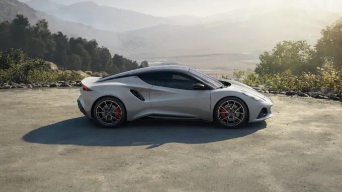 Lotus Emira : profil