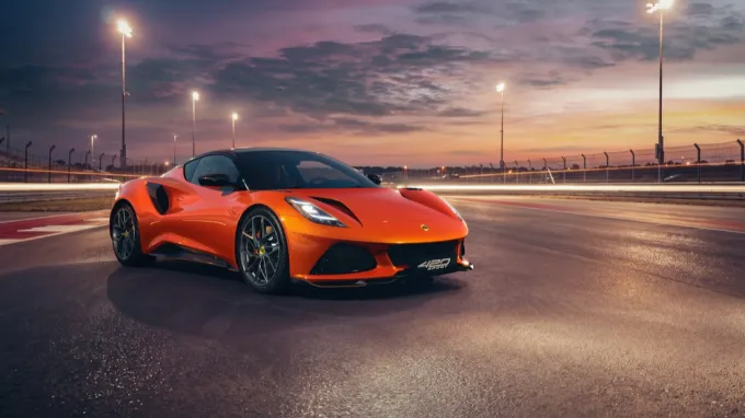 Lotus Emira 420 Sport : sur circuit