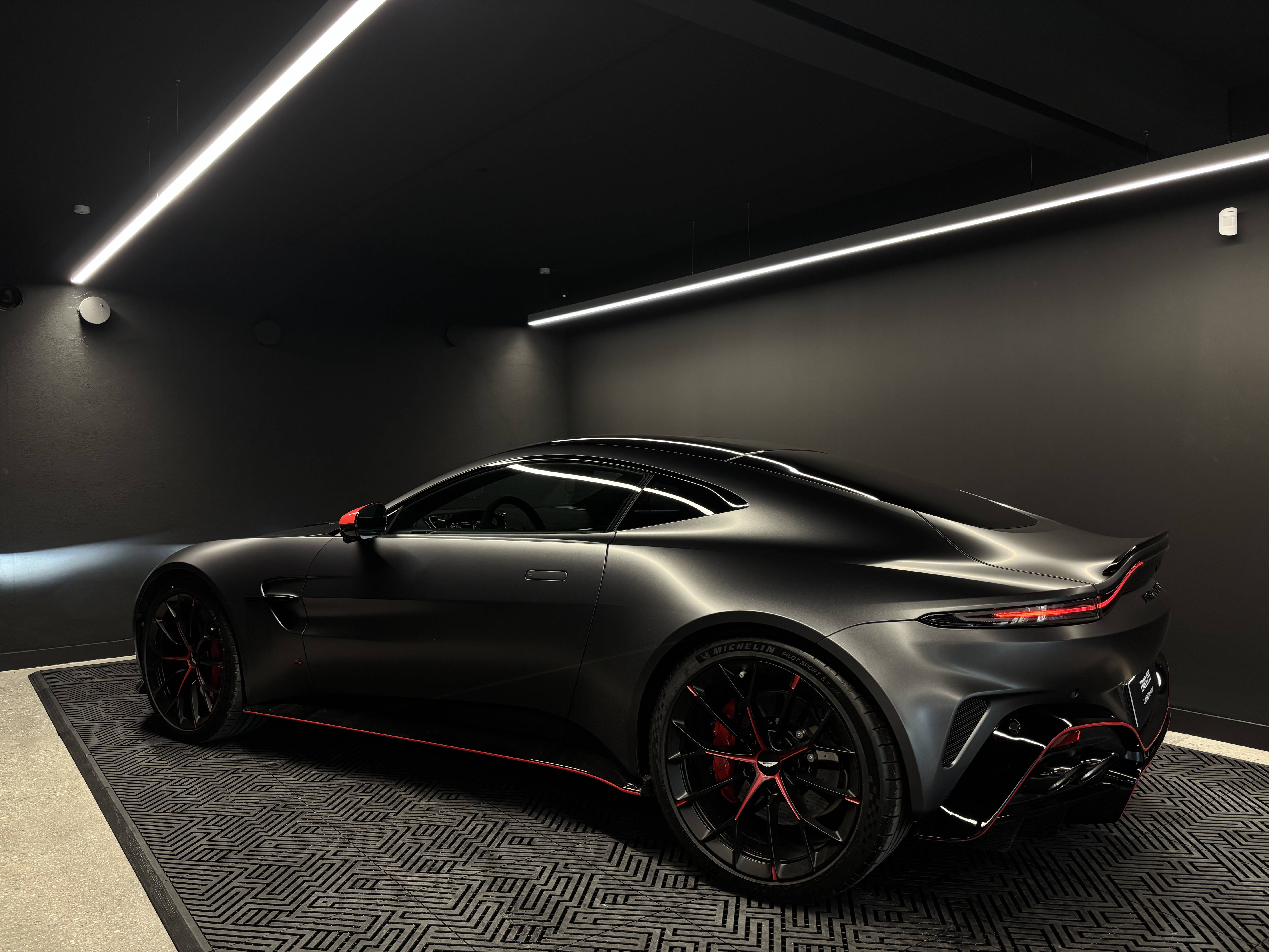 VANTAGE Vantage S Coup&eacute; V8 680 ch &mdash; 11