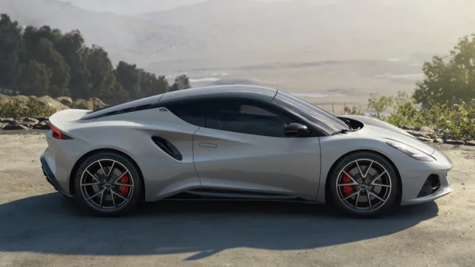 Lotus Emira : profil