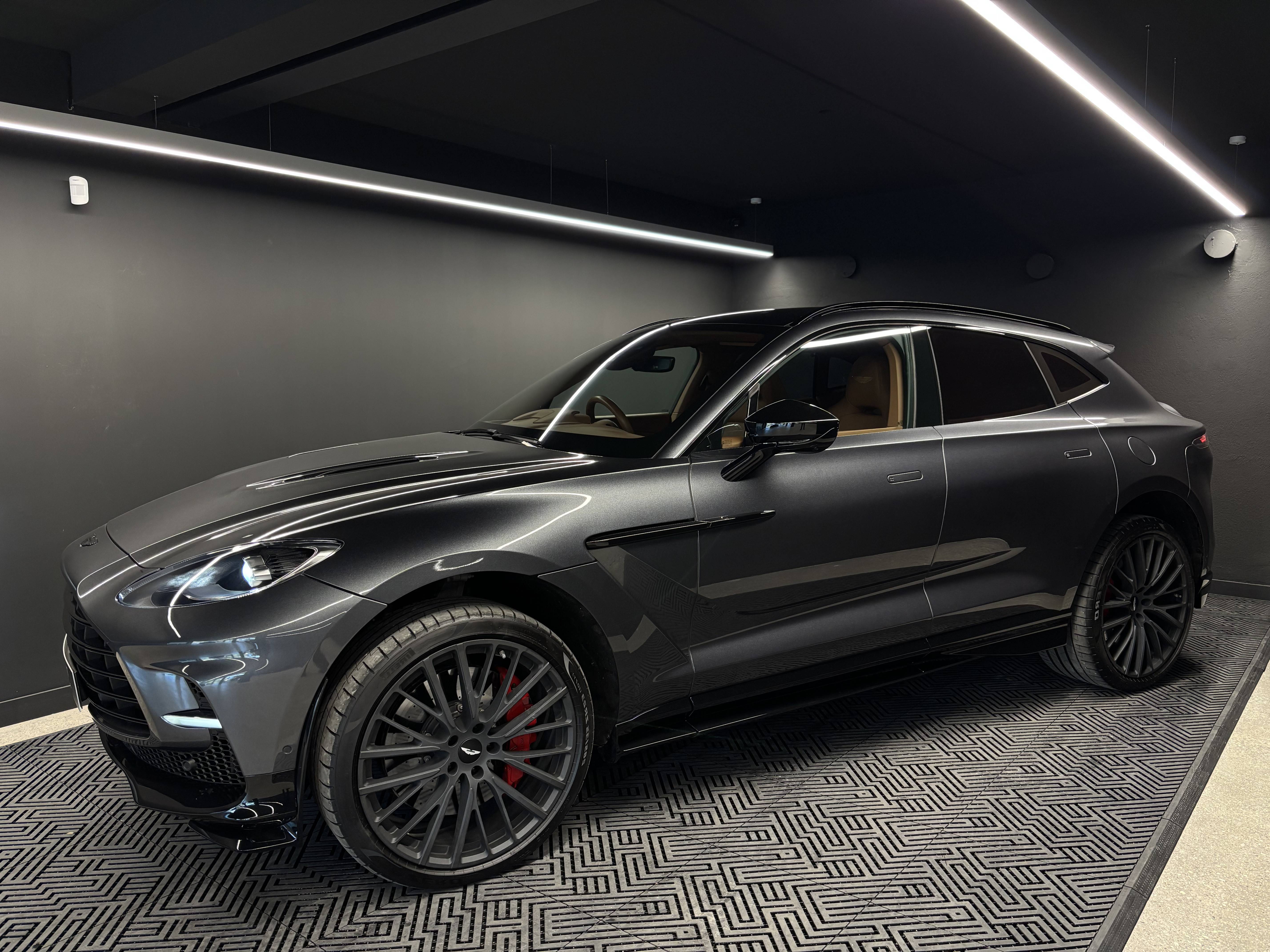 DBX707 DBX707 4.0 Biturbo V8