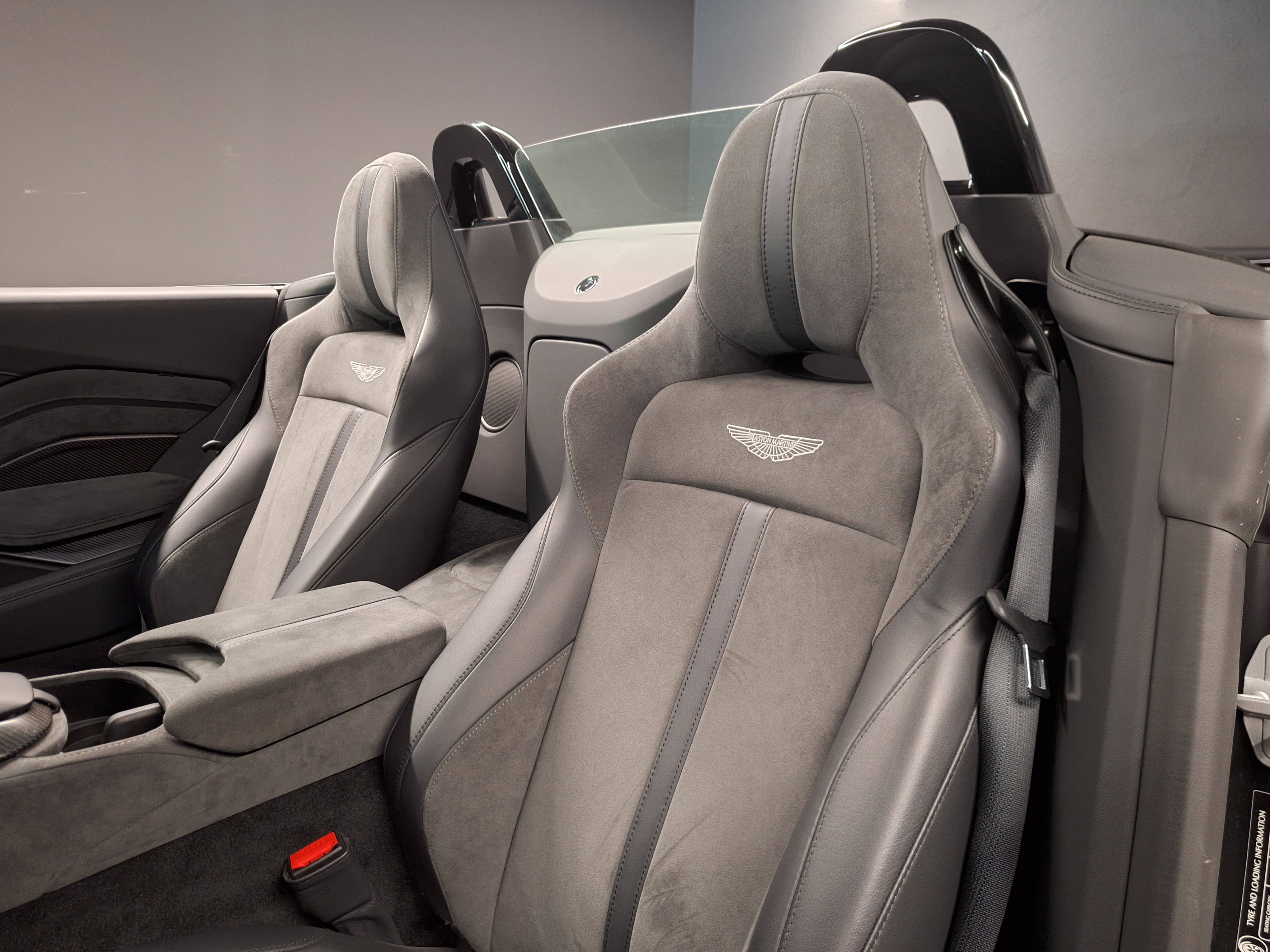 VANTAGE F1 ROADSTER Vantage F1 Roadster 4.0 Biturbo V8 535 ch BVA8 &mdash; 19