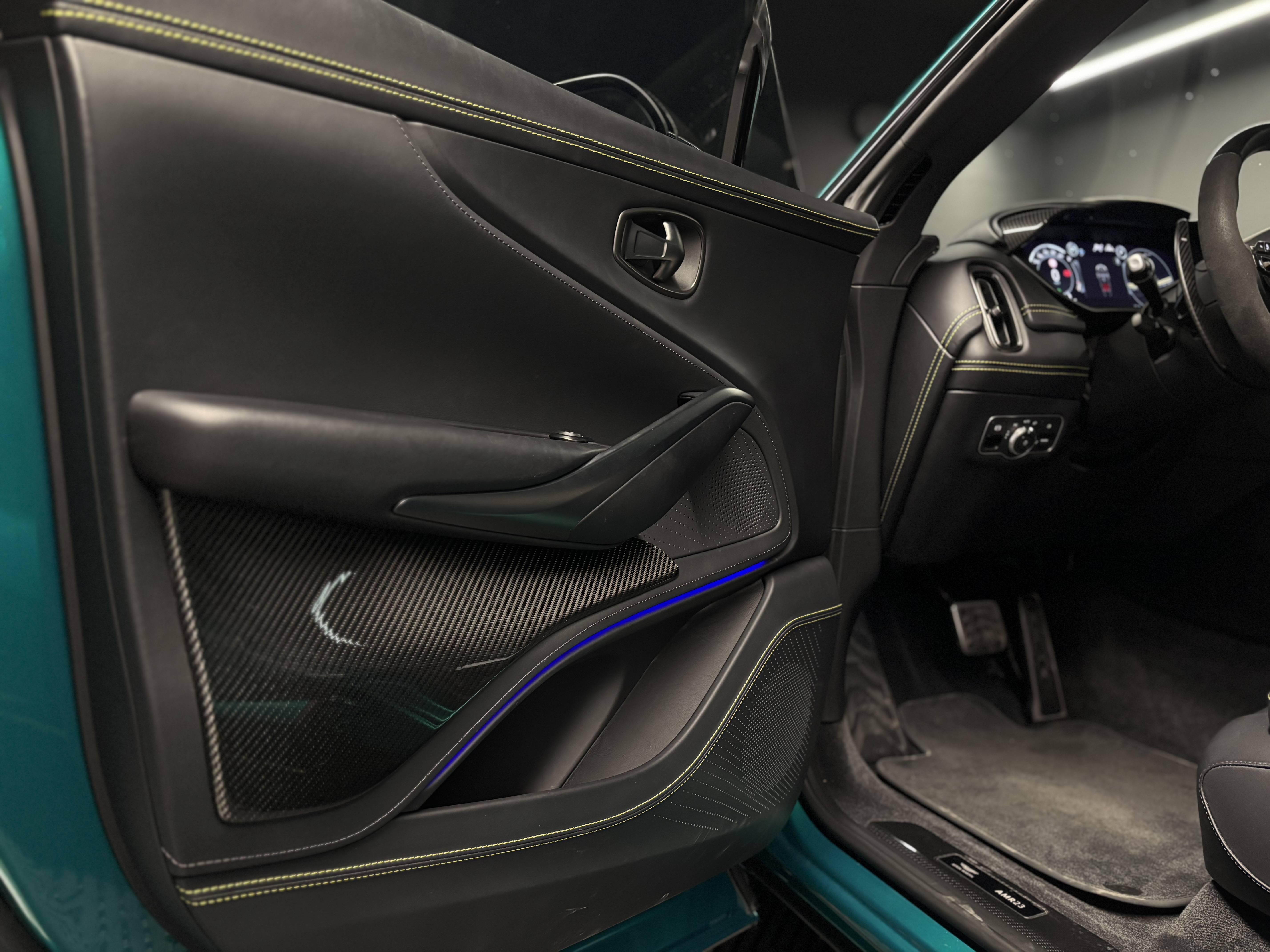 DBX707 DBX707 4.0 Biturbo V8 &mdash; 8