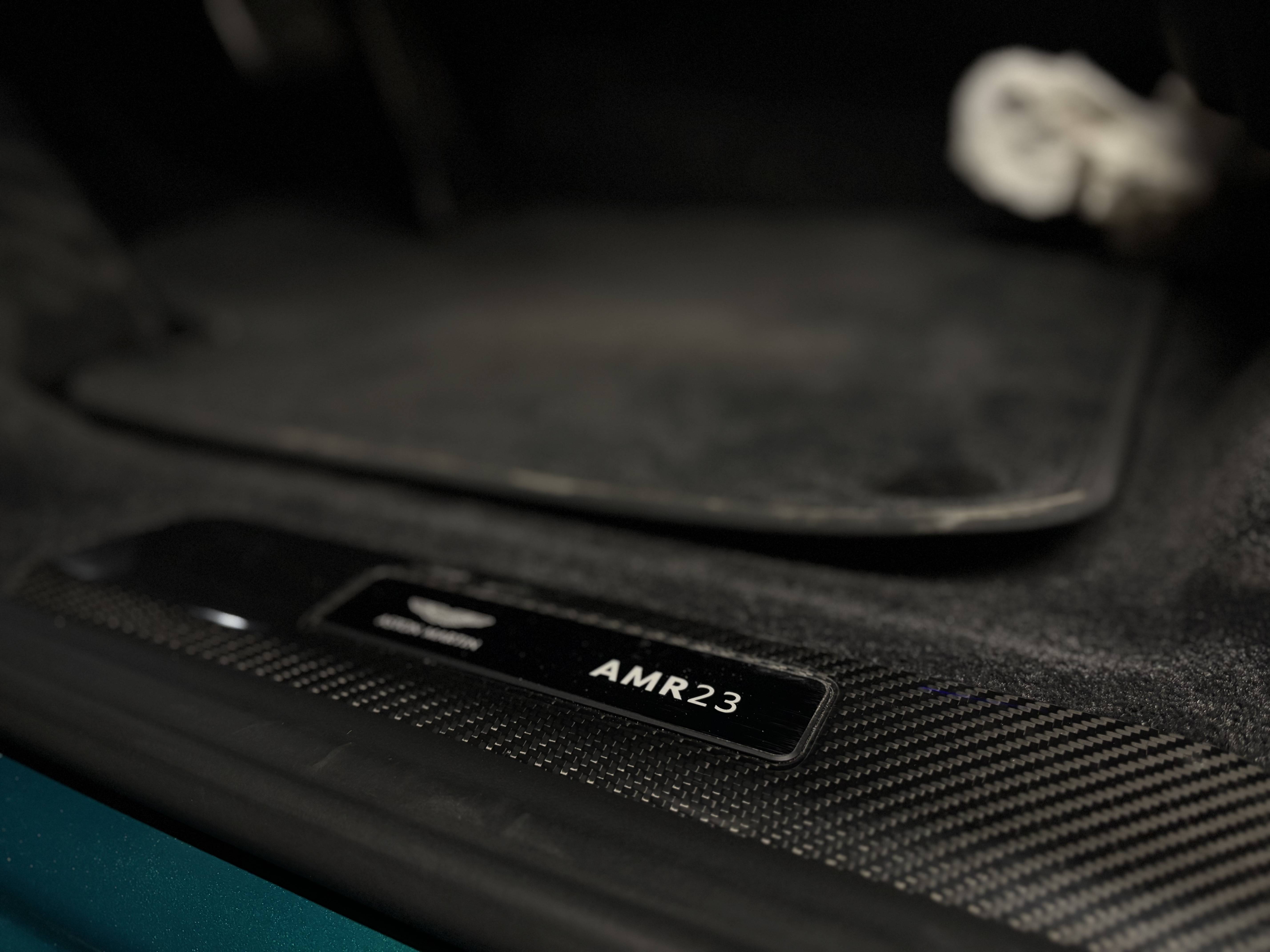 DBX707 DBX707 4.0 Biturbo V8 &mdash; 9