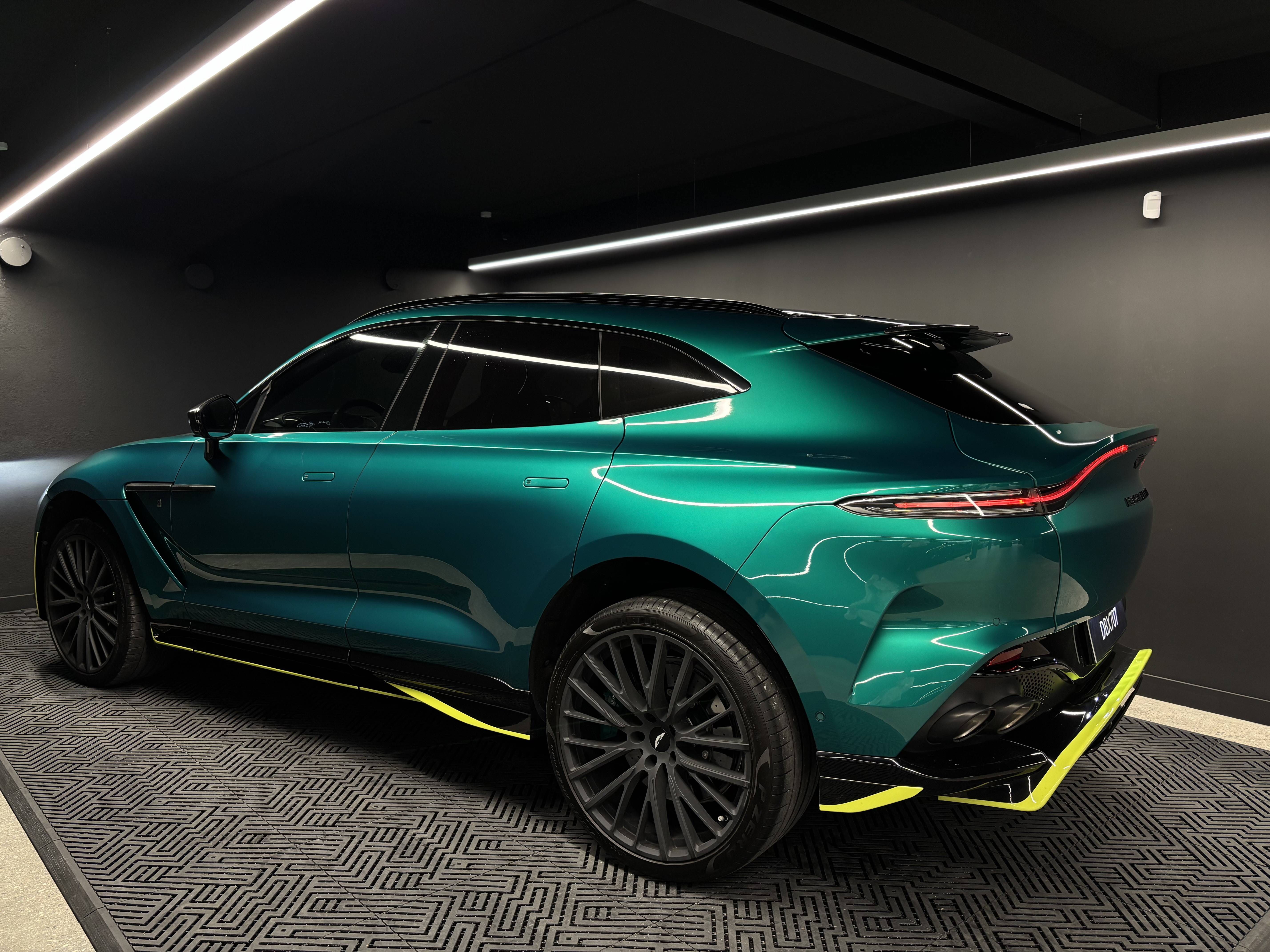 DBX707 DBX707 4.0 Biturbo V8 &mdash; 14