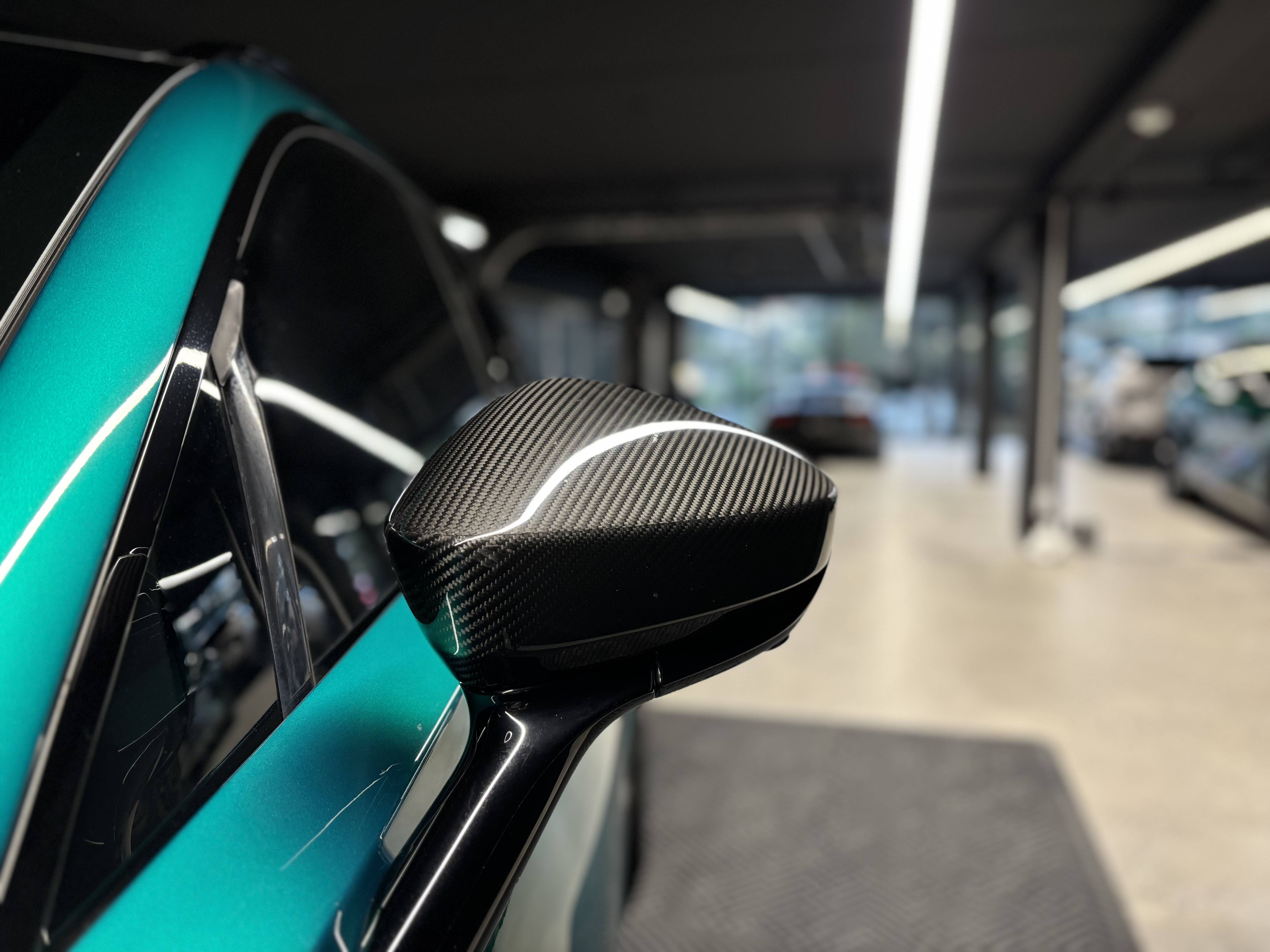 DBX707 DBX707 4.0 Biturbo V8 &mdash; 16