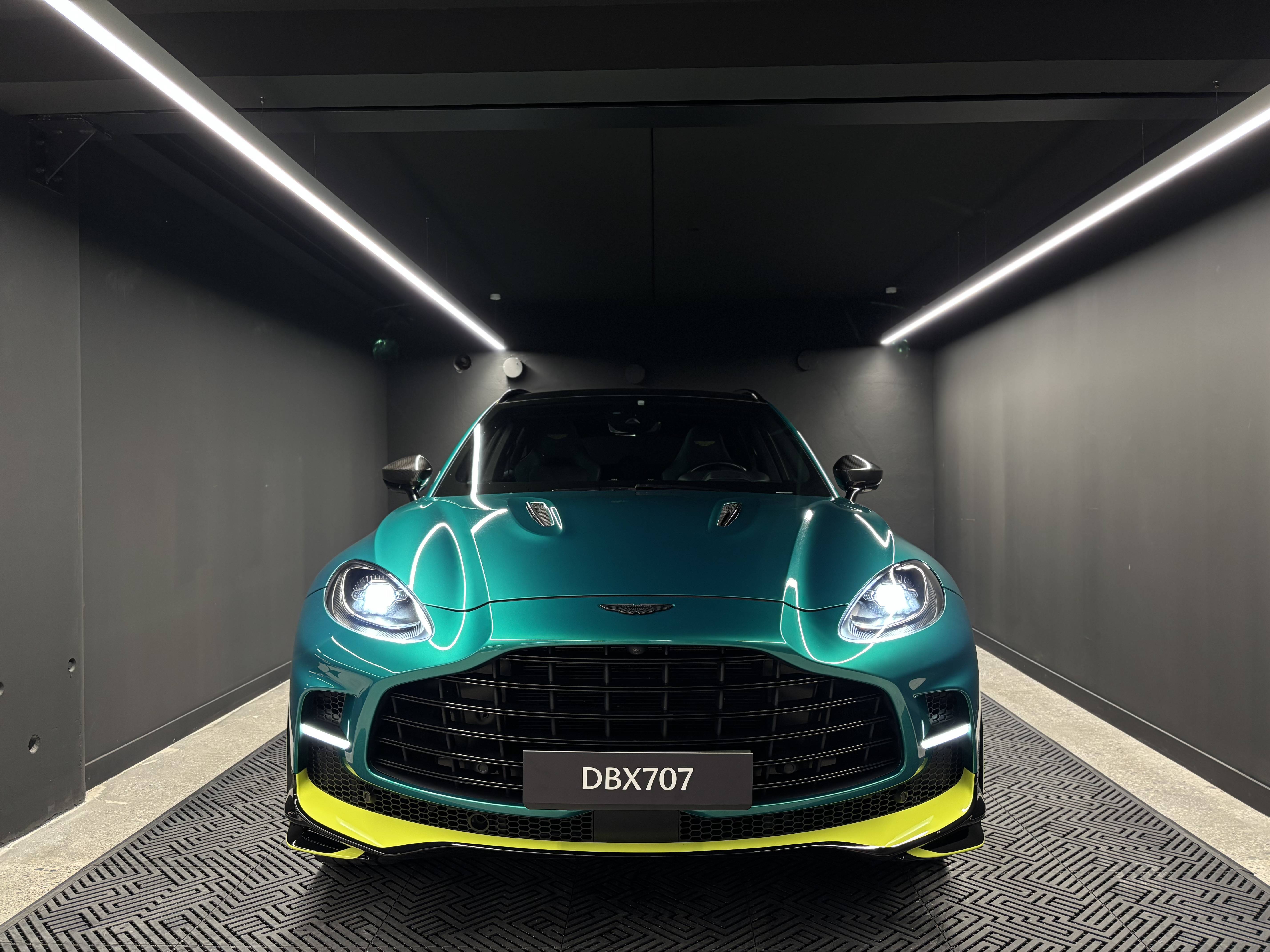 DBX707 DBX707 4.0 Biturbo V8 &mdash; 17