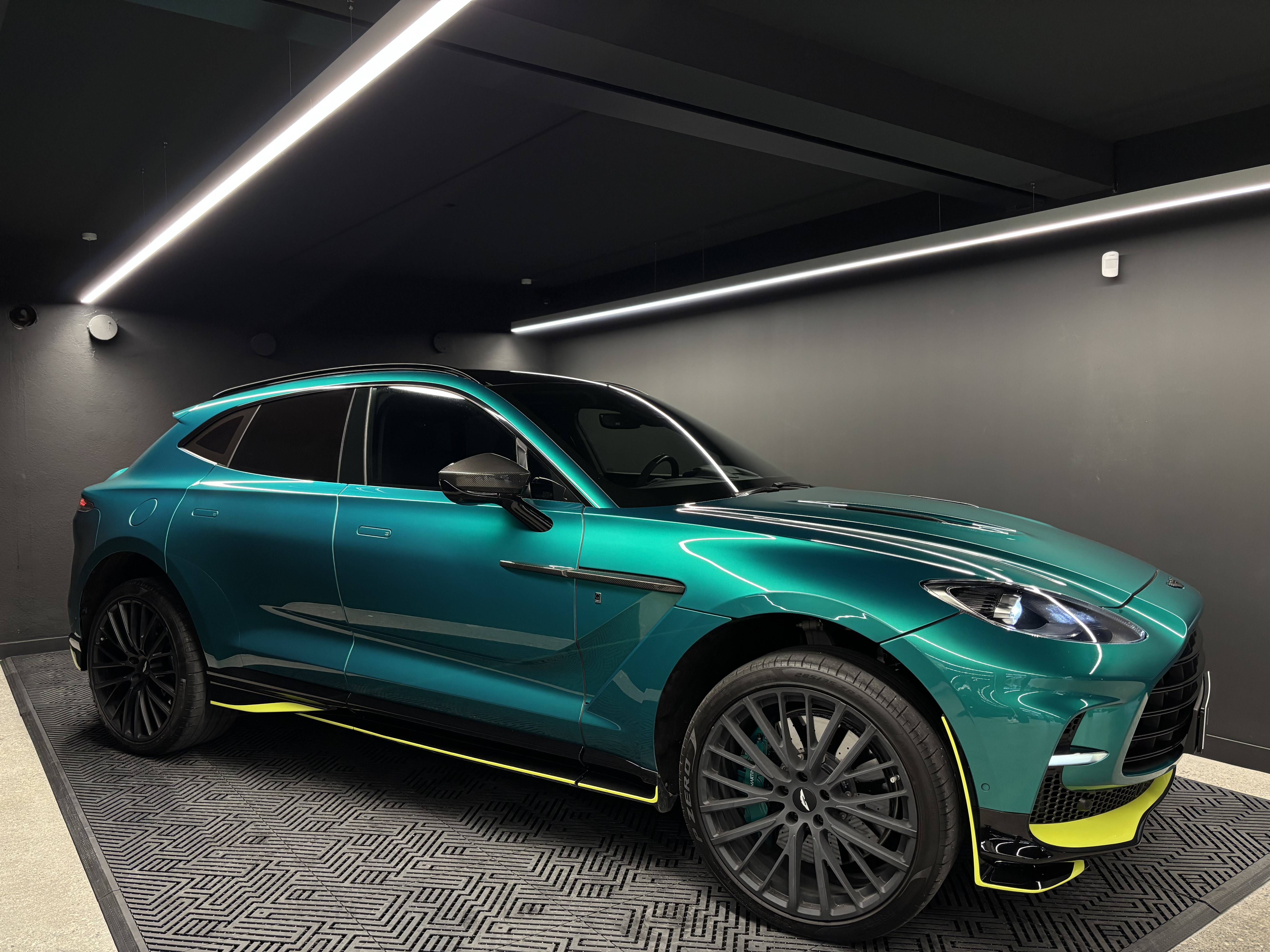 DBX707 DBX707 4.0 Biturbo V8 &mdash; 18