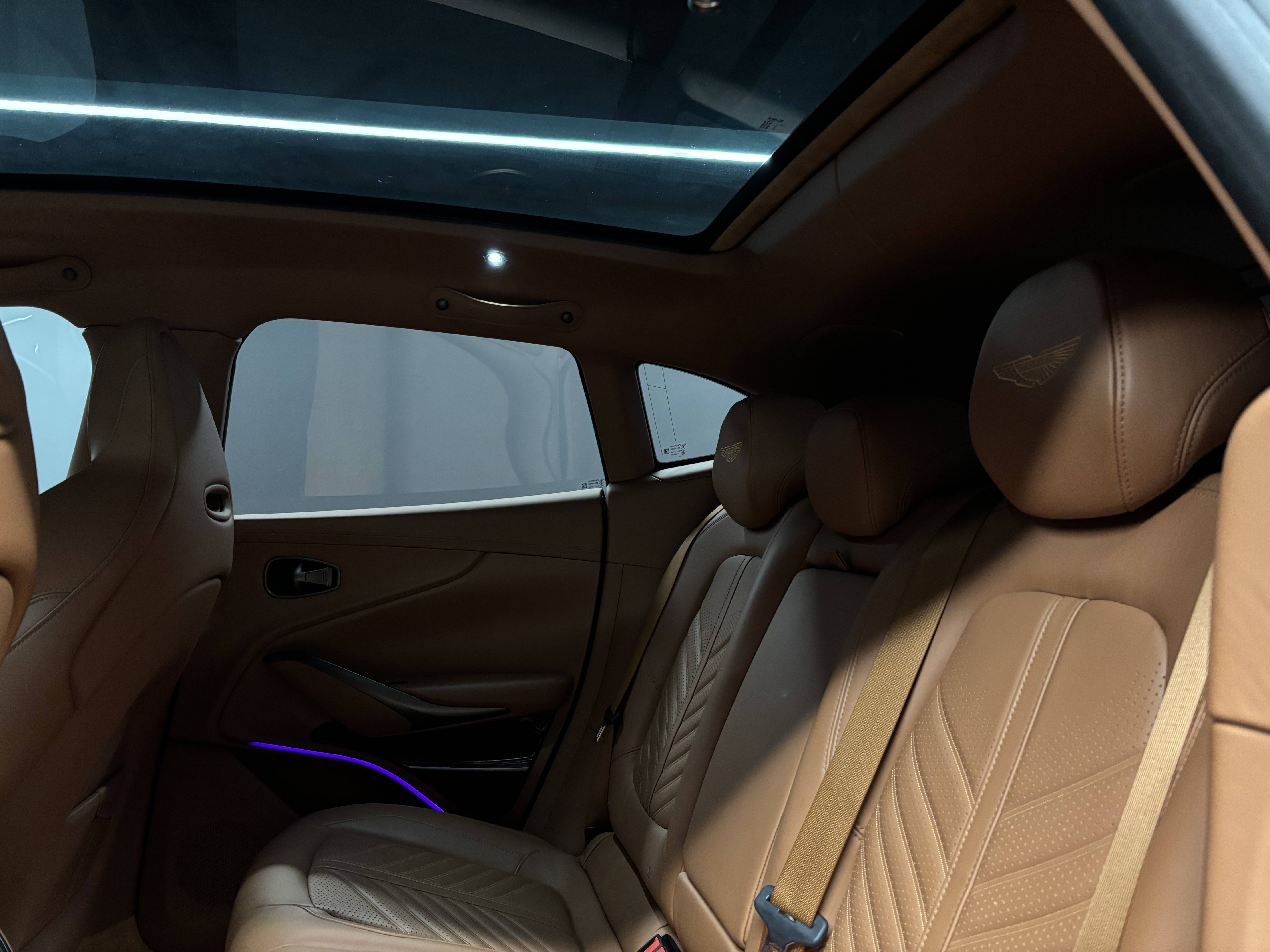DBX707 DBX707 4.0 Biturbo V8 &mdash; 7