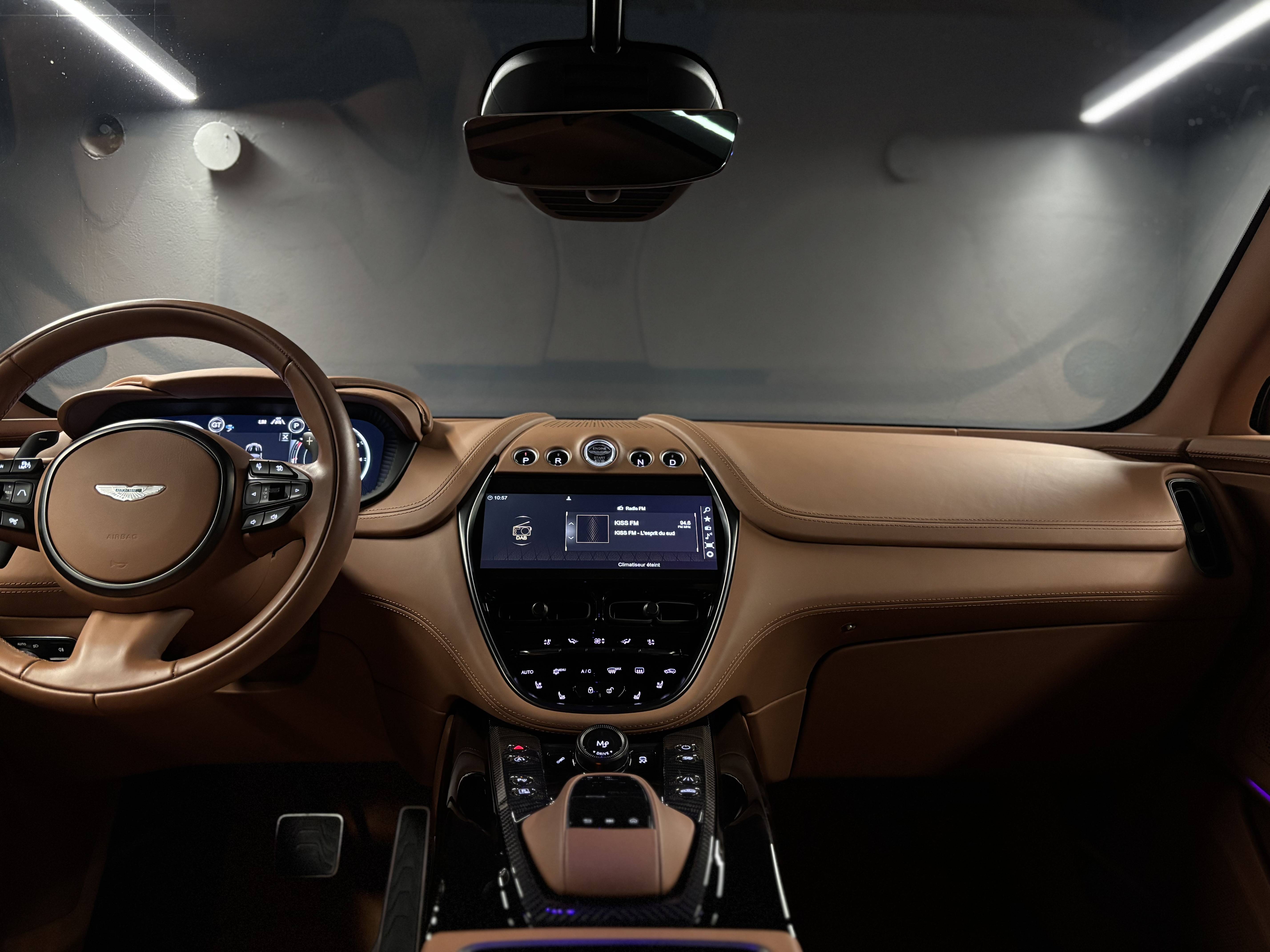 DBX707 DBX707 4.0 Biturbo V8 &mdash; 9