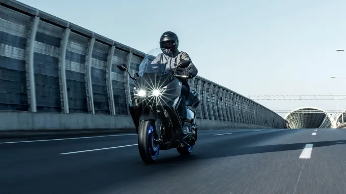 Yamaha TMAX : Face avant voie rapide