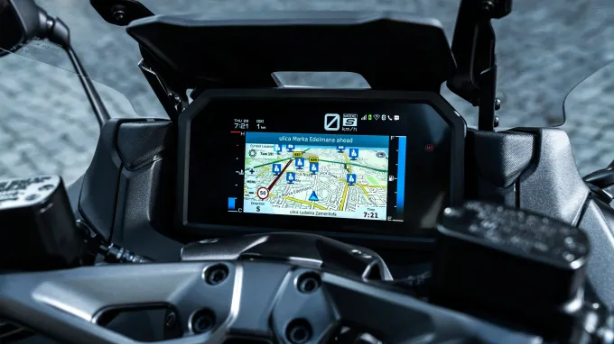 Yamaha TMAX : Ecran de bord avec navigation