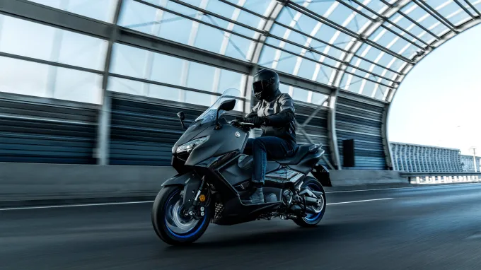 Yamaha TMAX : 3/4 avant