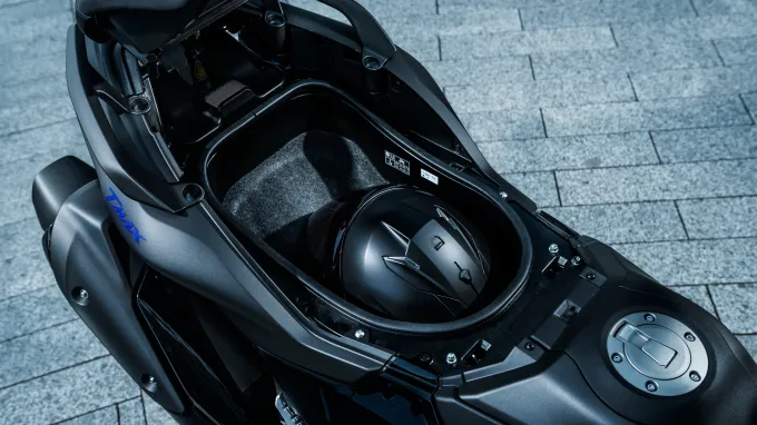 Yamaha TMAX : Coffre de selle
