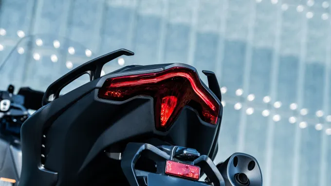 Yamaha TMAX : Feux arrière