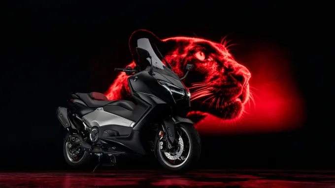 Yamaha TMAX 25TH Anniversary : 3/4 avant