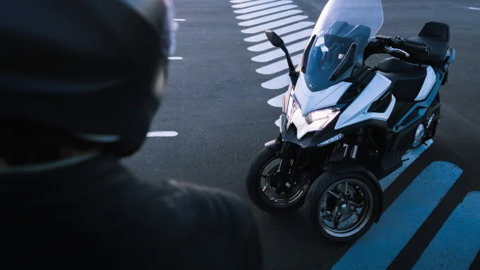 Kymco CV3 575 : phare allumé