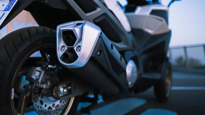 Kymco CV3 575 : échappement