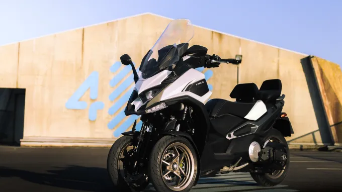 Kymco CV3 575 : sur un parking